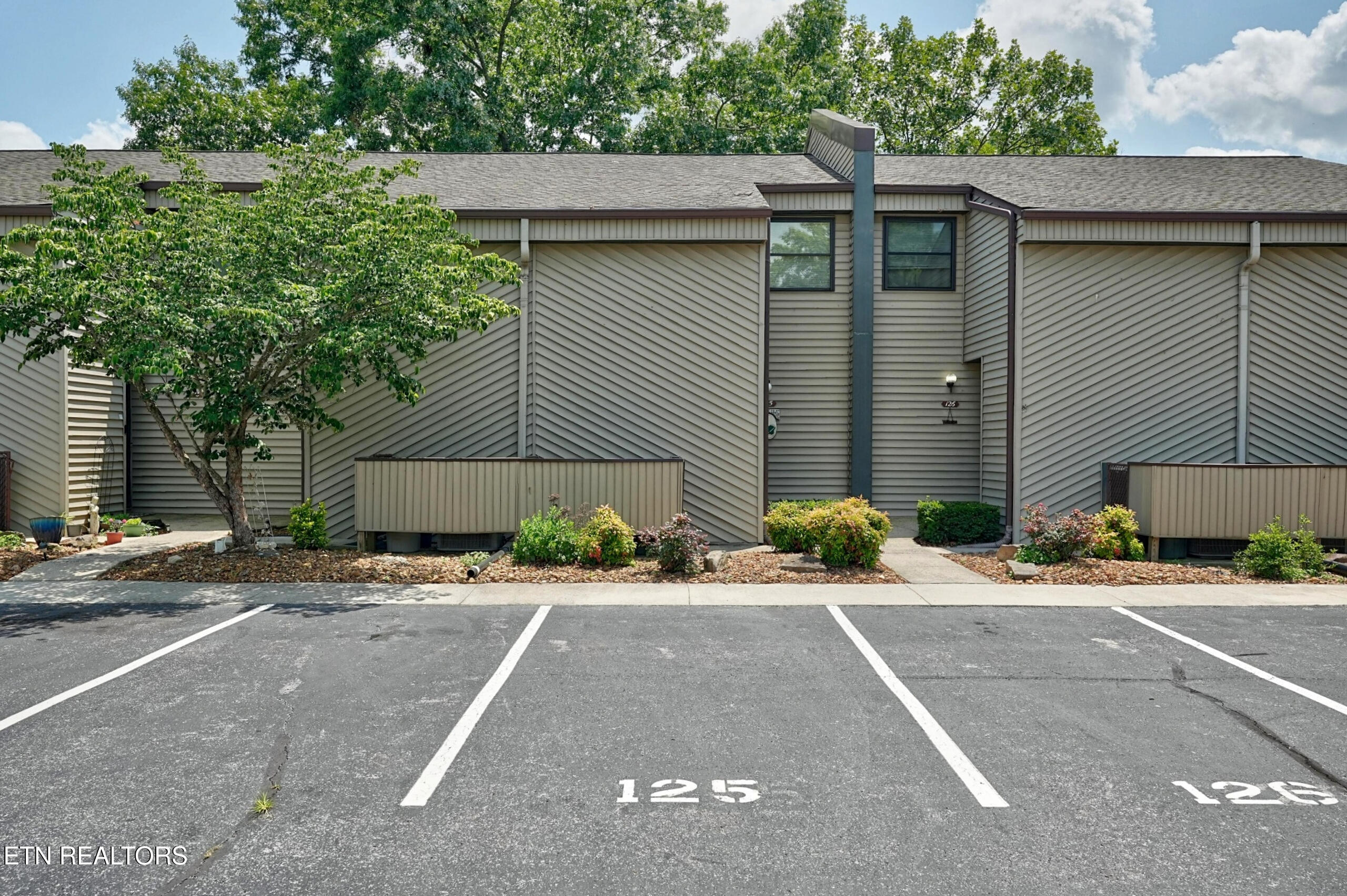 64 Lakeshore Circle Crossville TN 38558