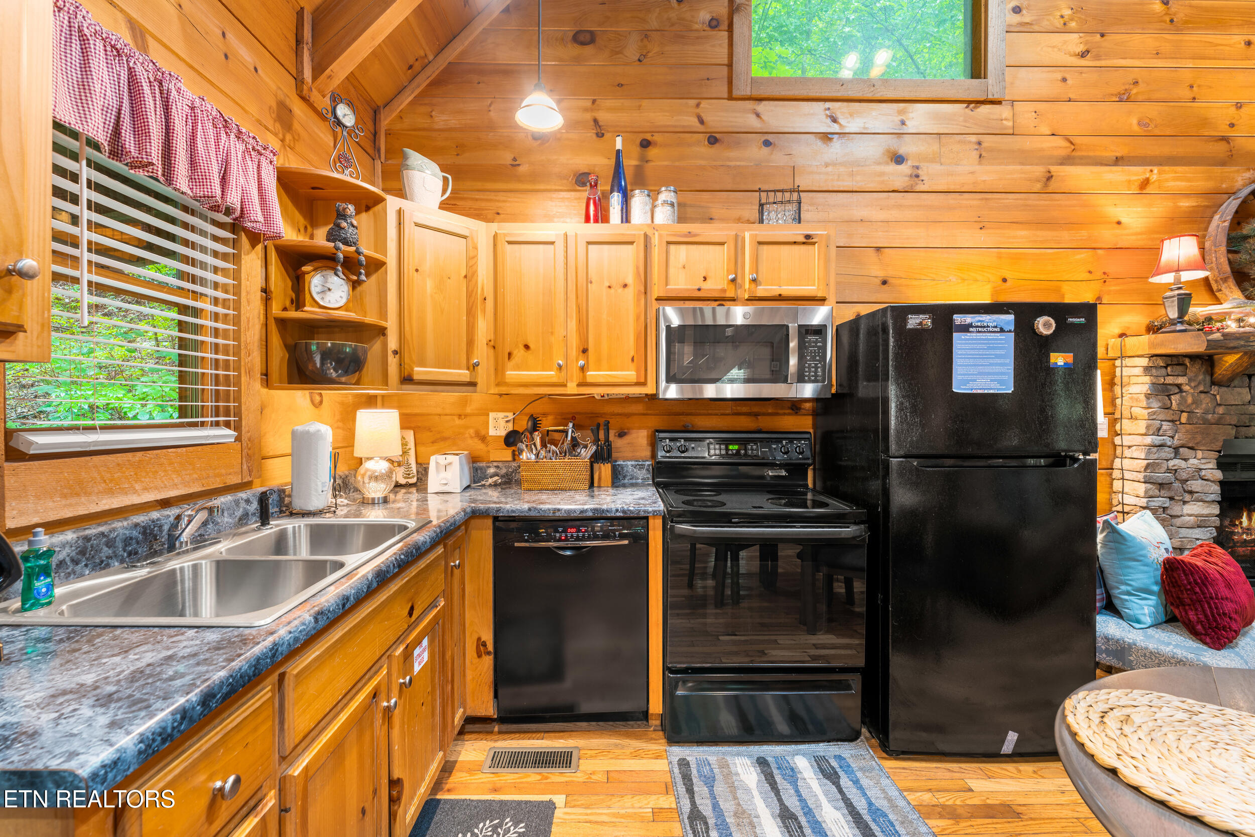 1823 Laurel Valley Way Sevierville TN 37862