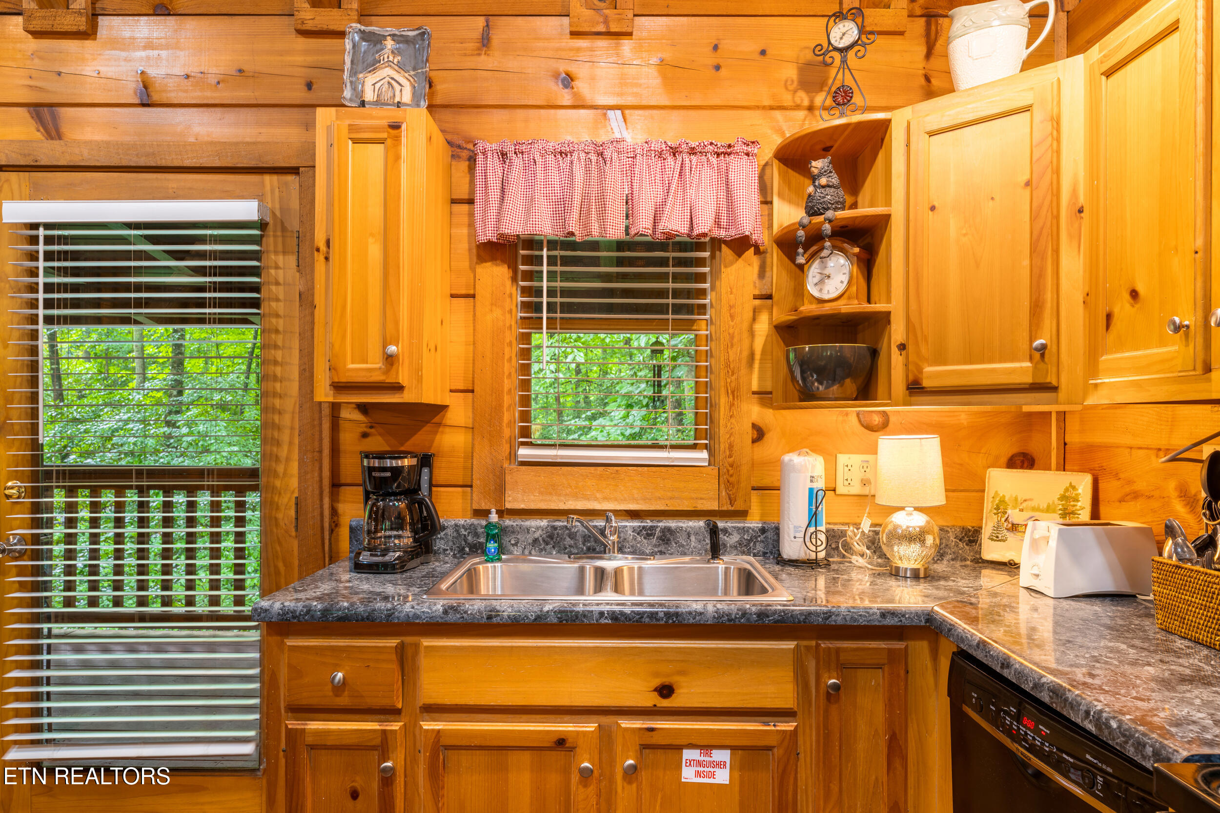 1823 Laurel Valley Way Sevierville TN 37862