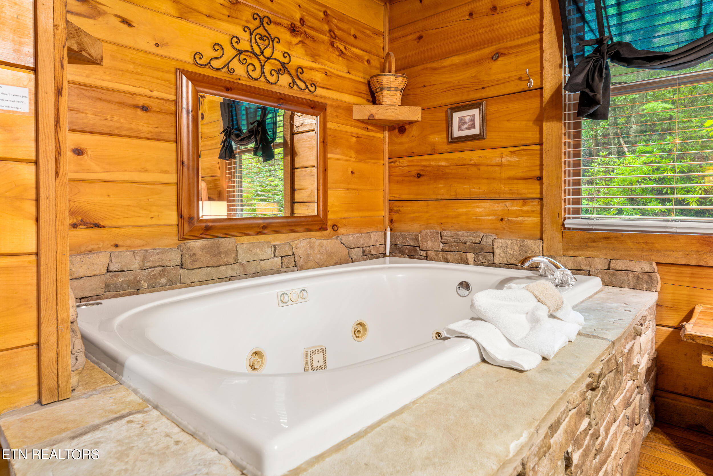 1823 Laurel Valley Way Sevierville TN 37862