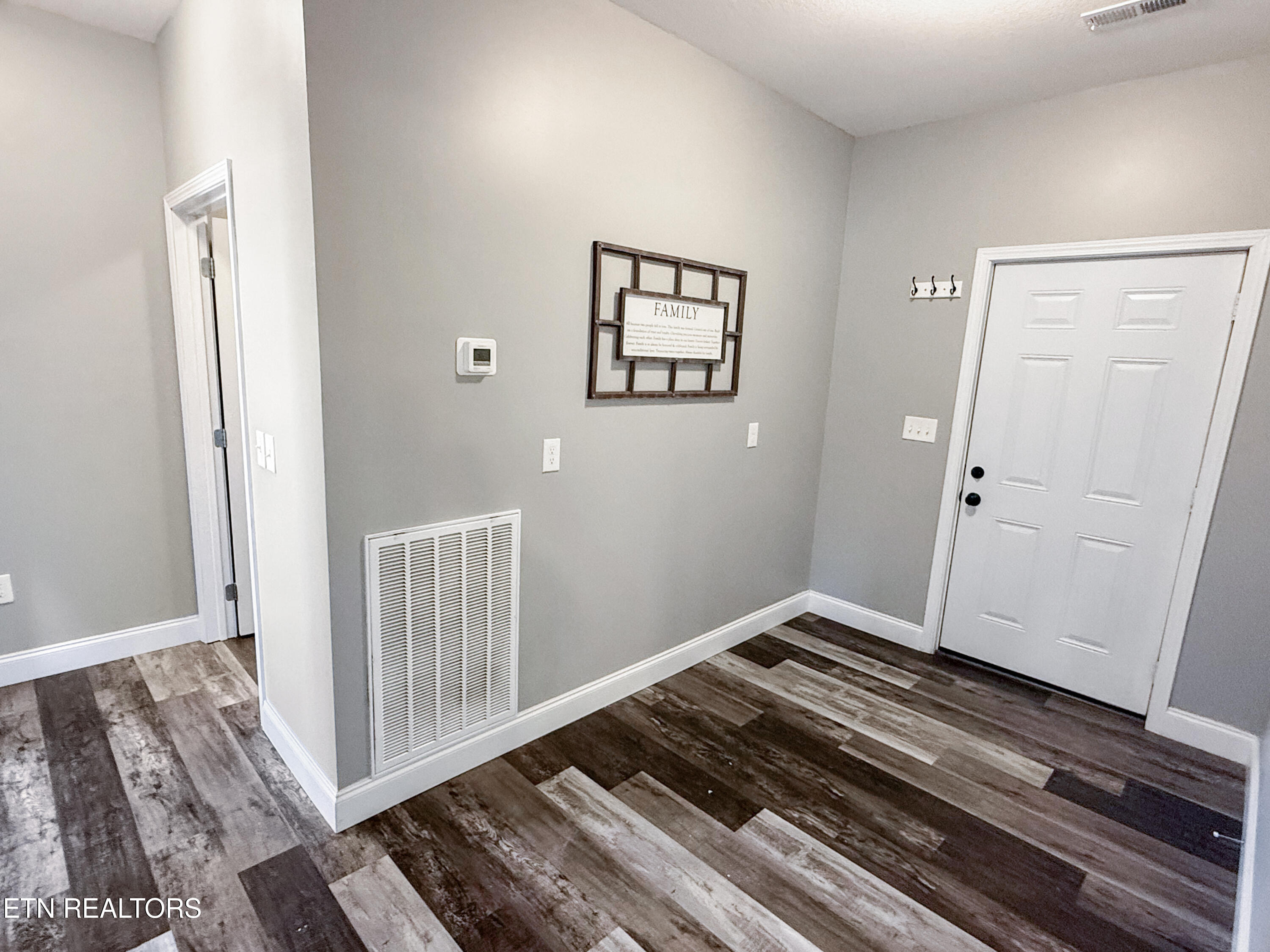 813 Clear Sail Way Dandridge TN 37725