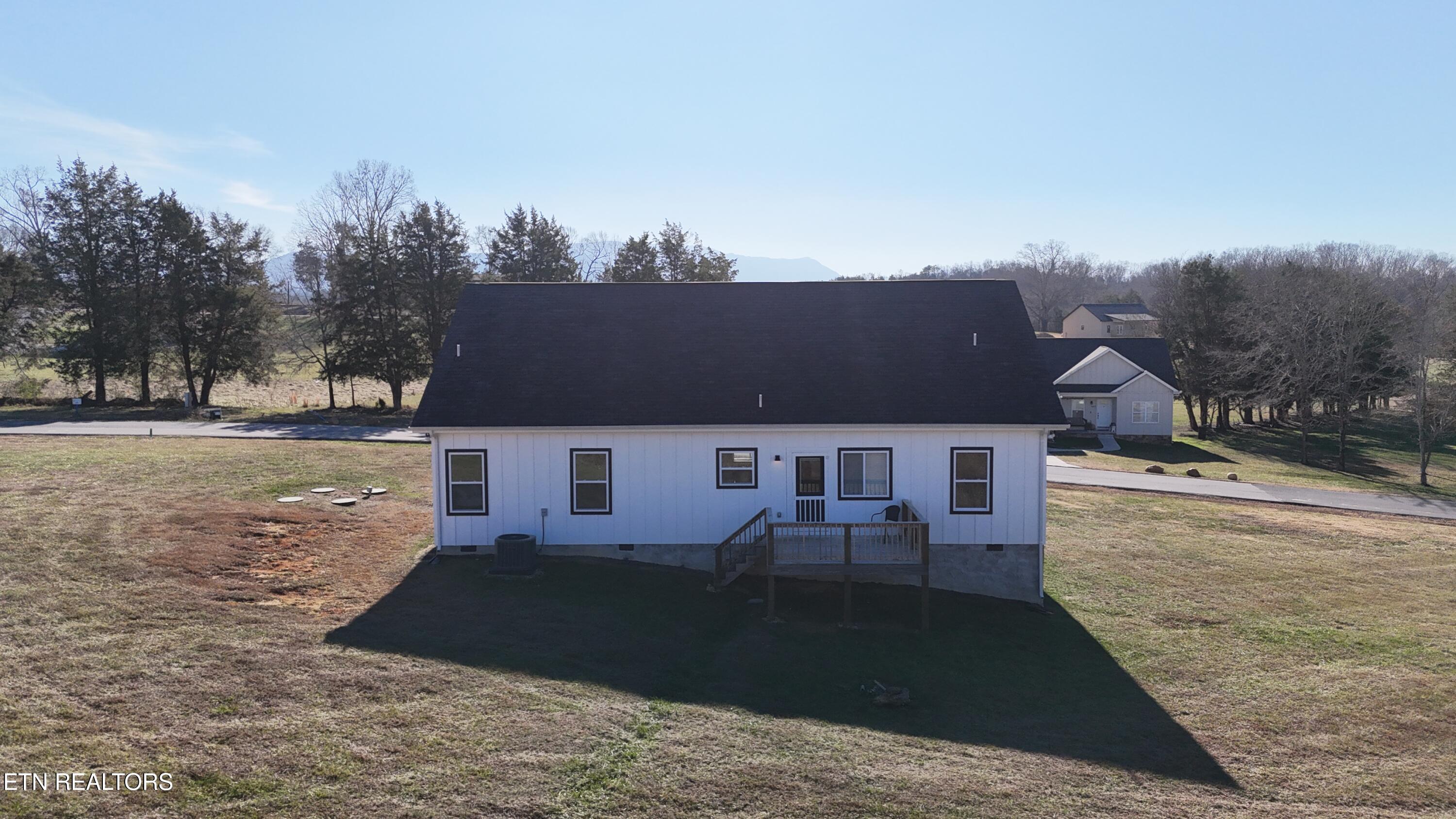 813 Clear Sail Way Dandridge TN 37725