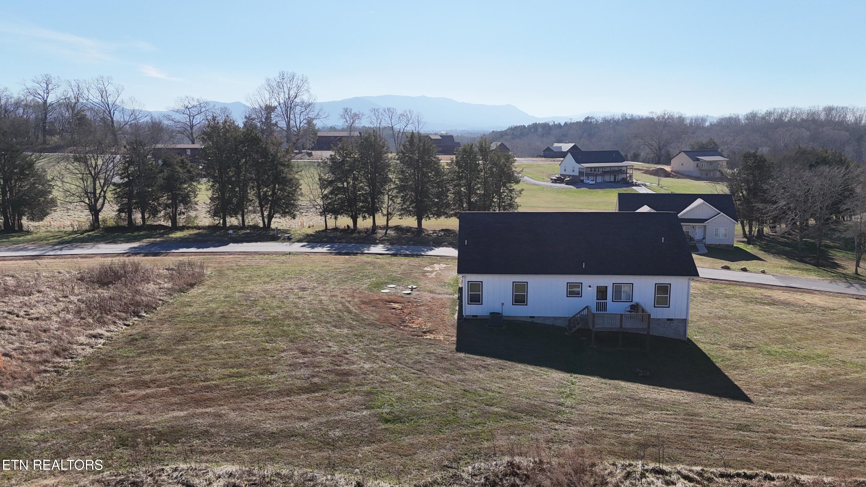 813 Clear Sail Way Dandridge TN 37725