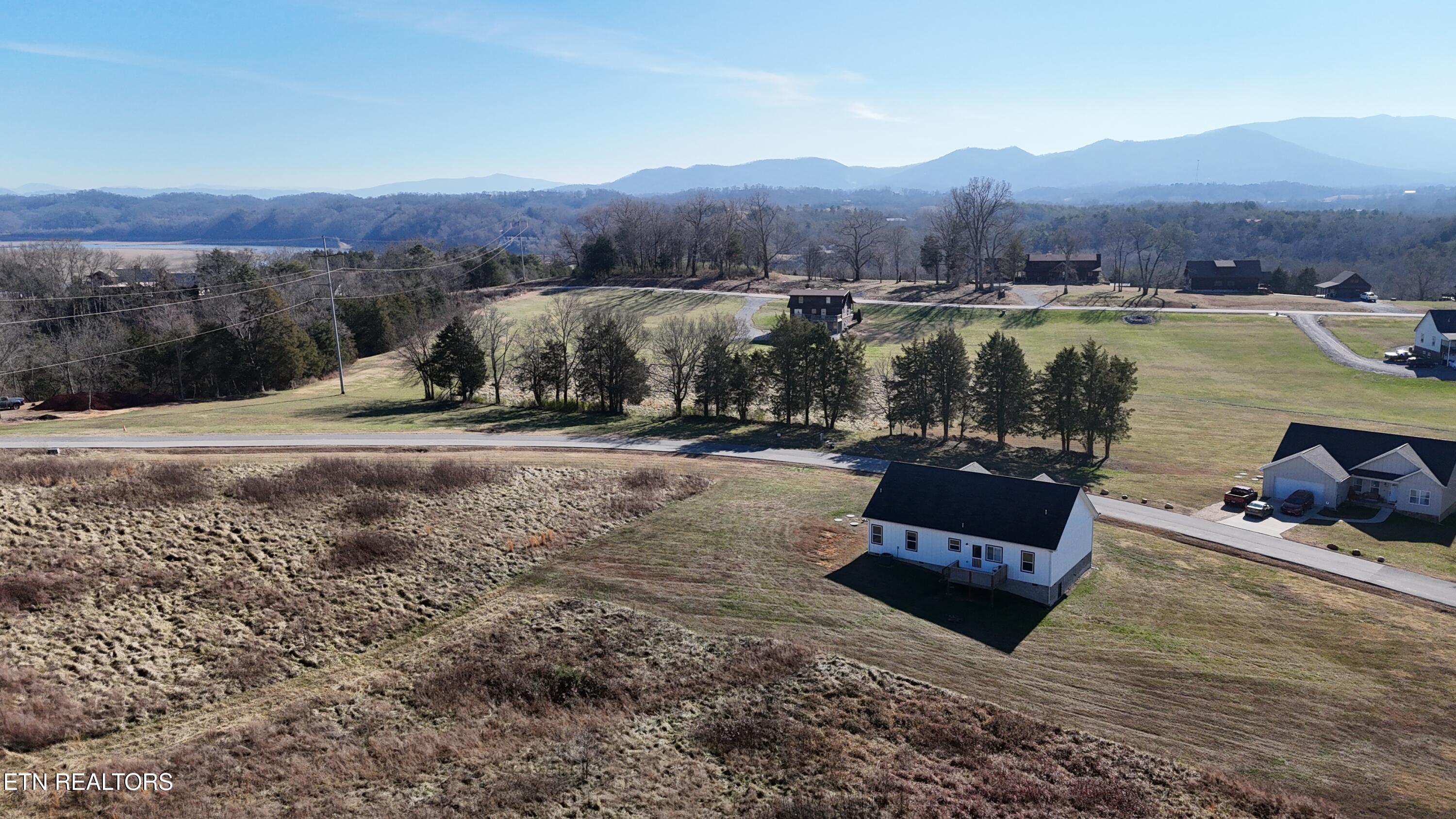 813 Clear Sail Way Dandridge TN 37725