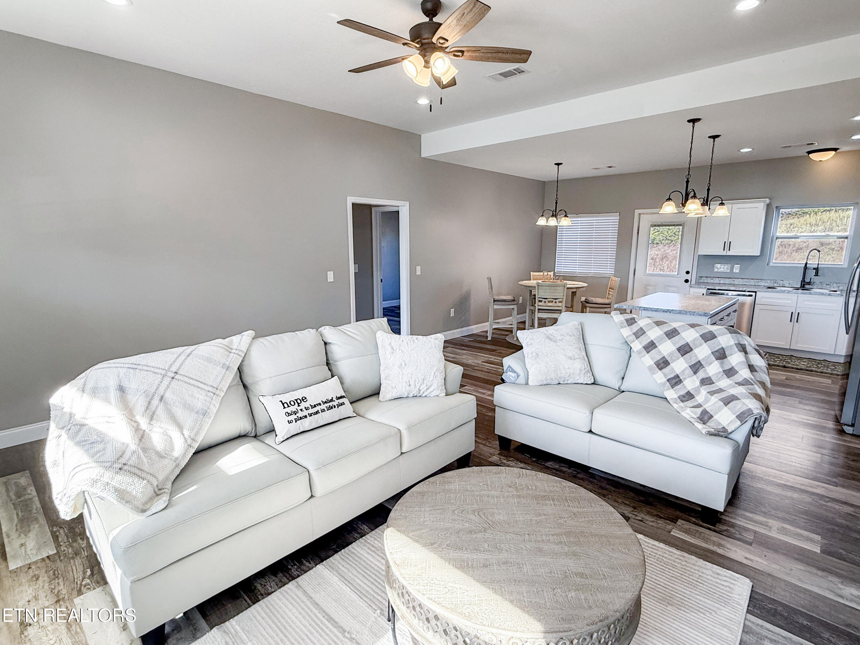 813 Clear Sail Way Dandridge TN 37725