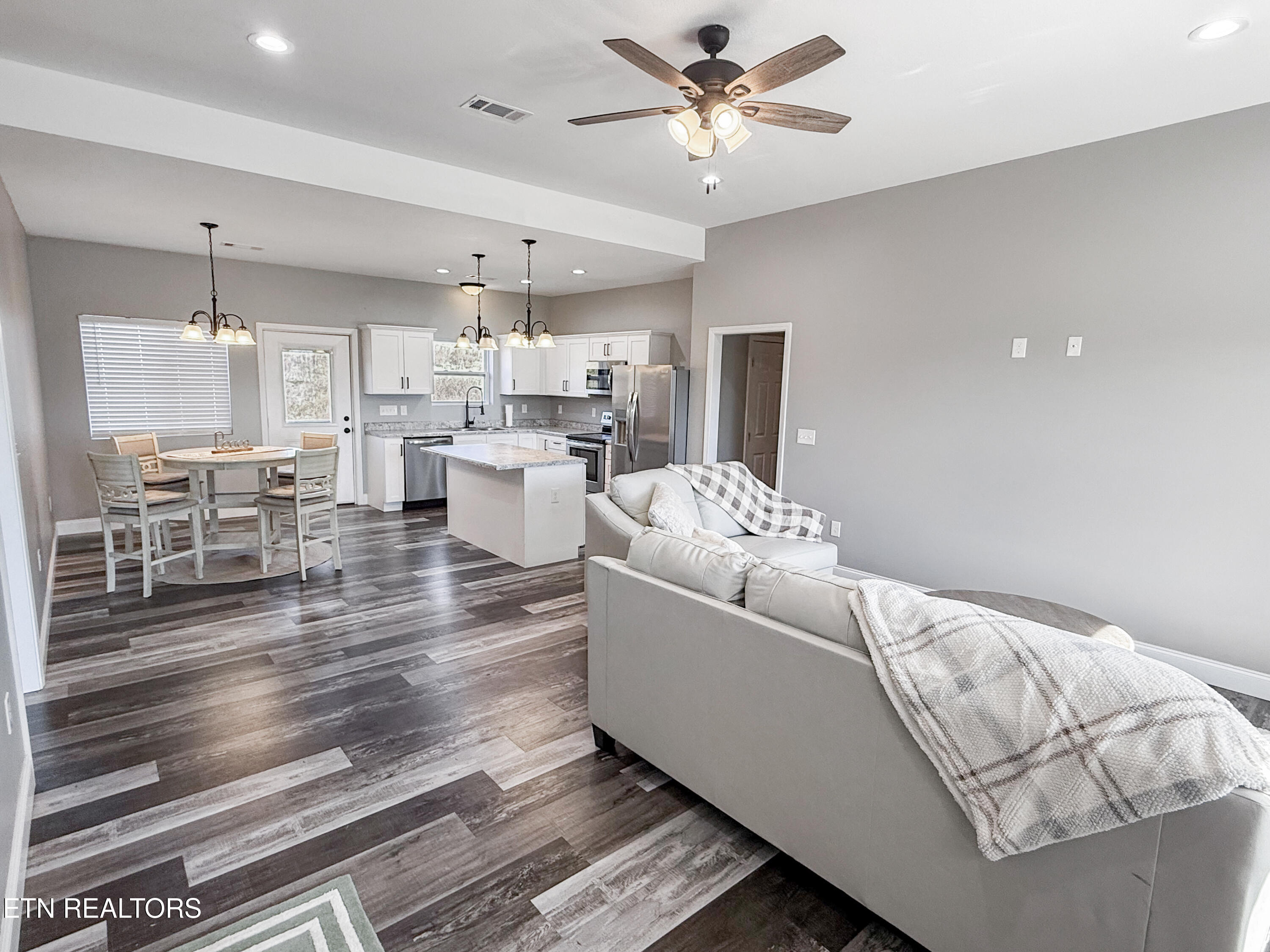 813 Clear Sail Way Dandridge TN 37725