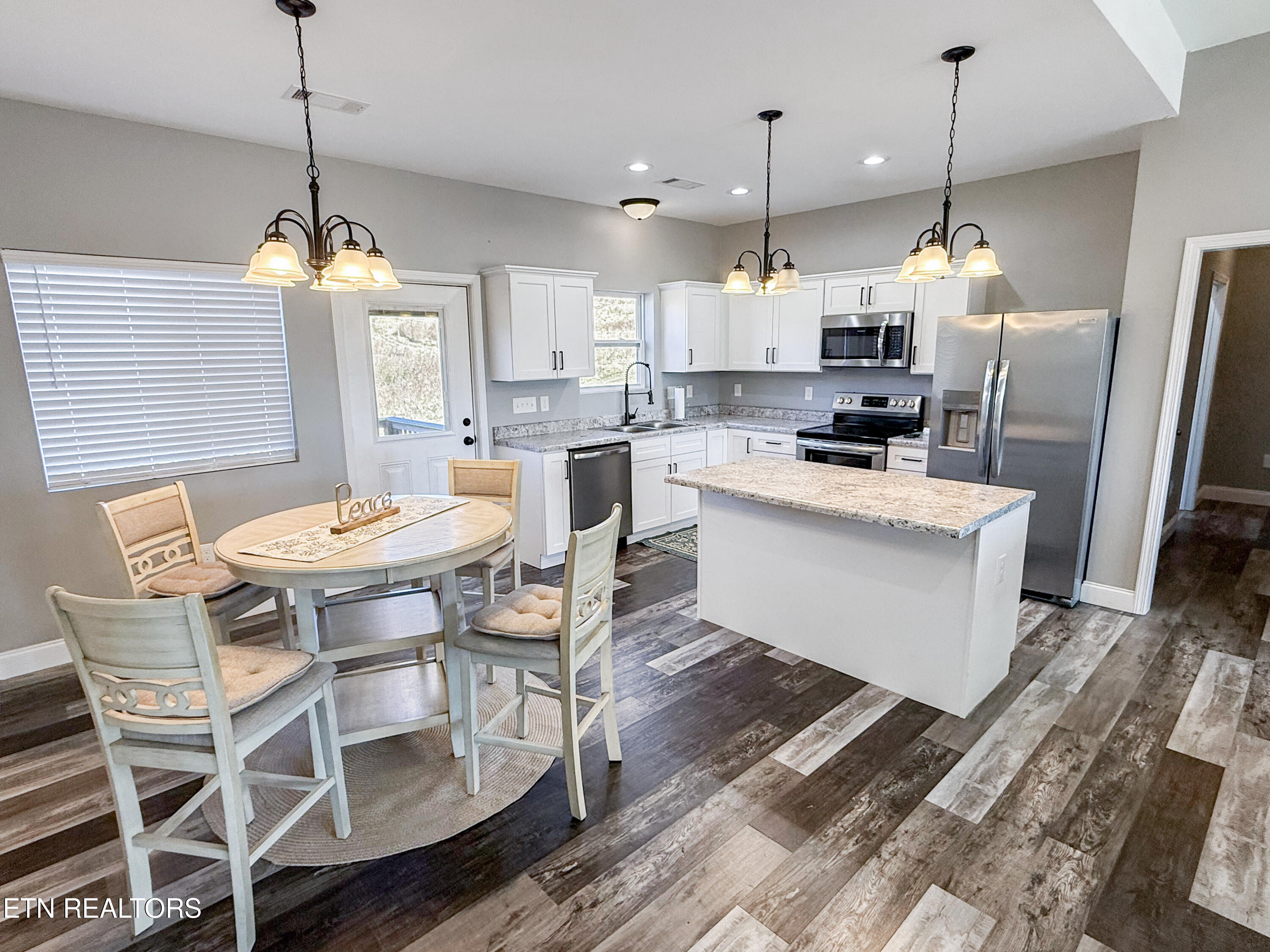 813 Clear Sail Way Dandridge TN 37725