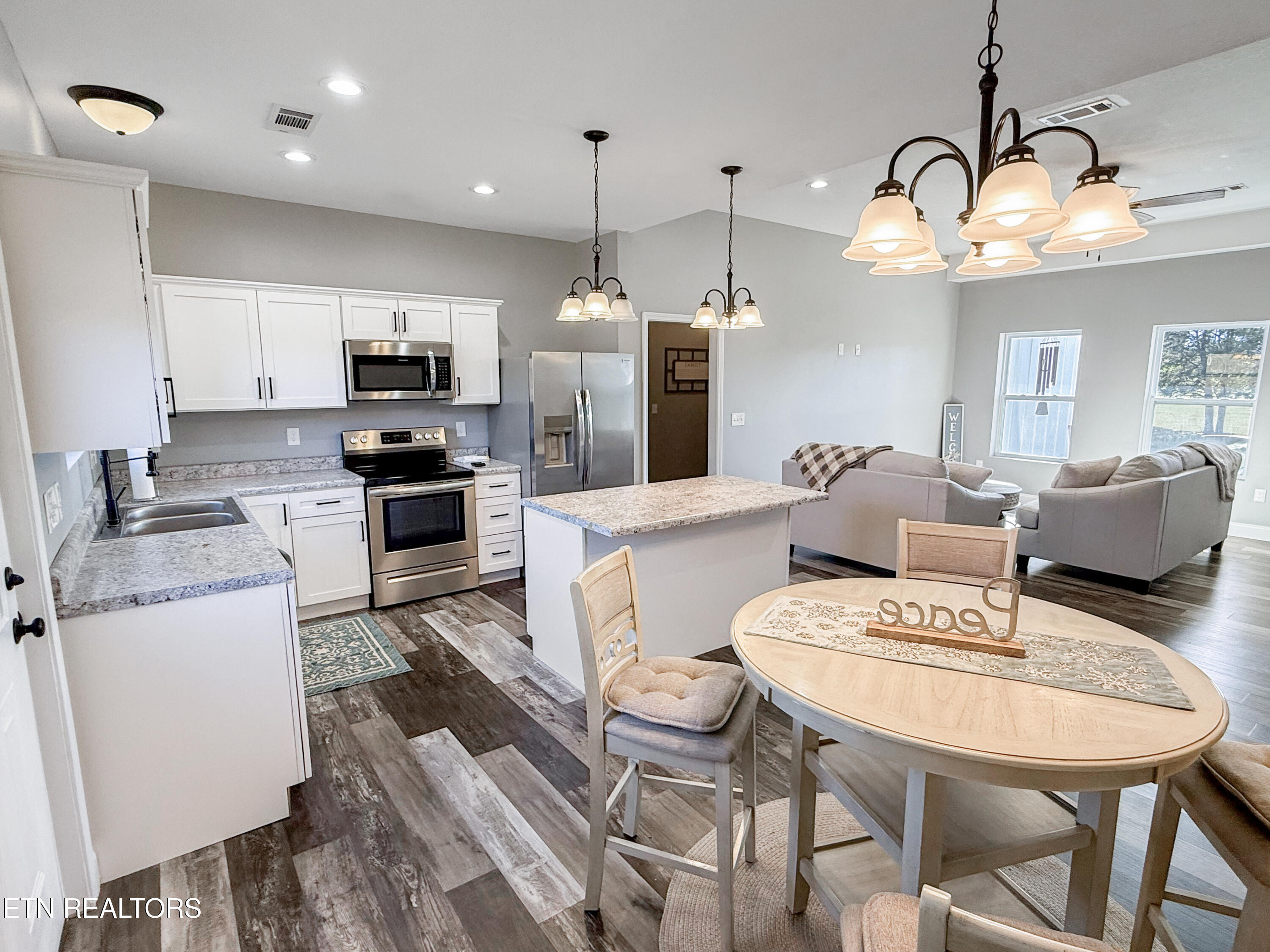 813 Clear Sail Way Dandridge TN 37725