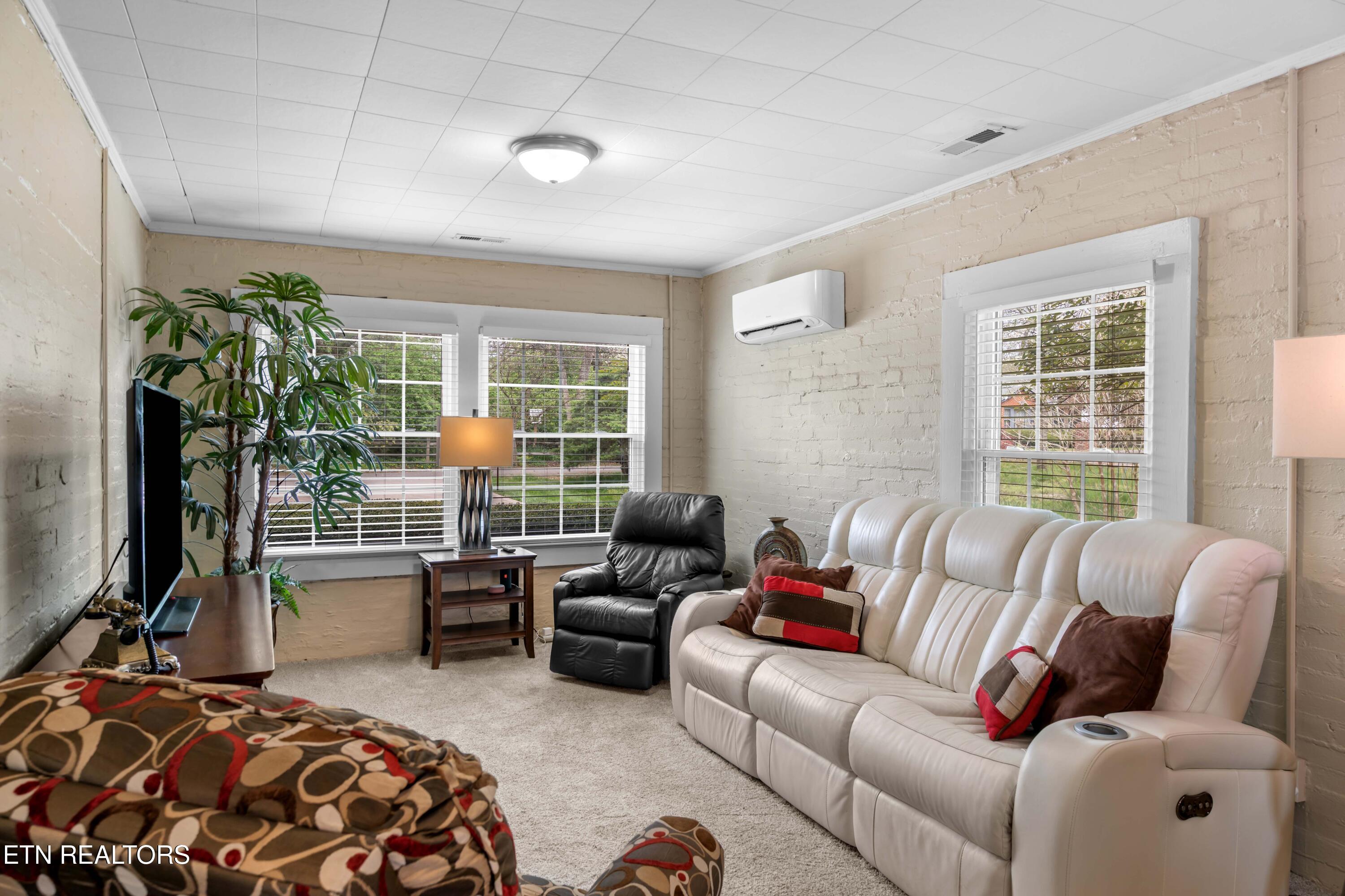 2820 Arbor Place Knoxville TN 37917