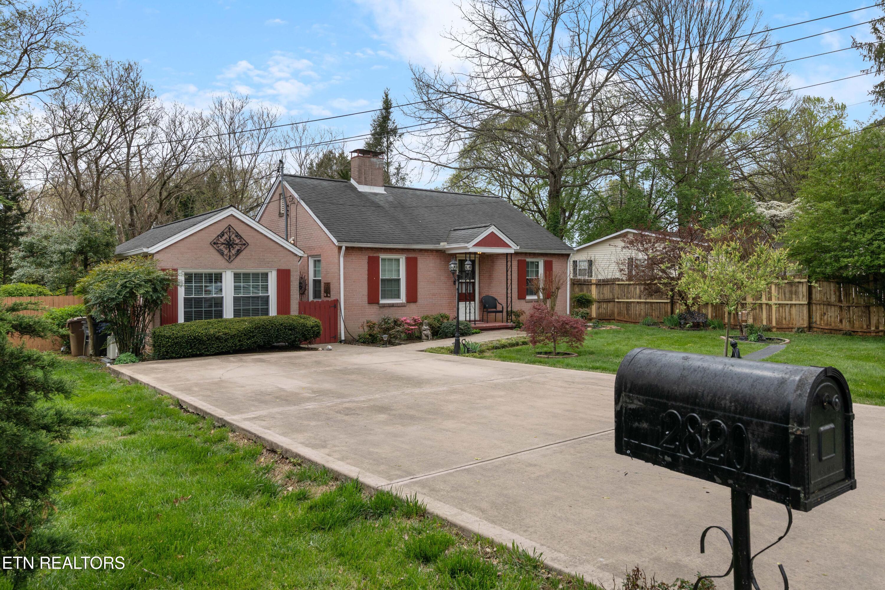2820 Arbor Place Knoxville TN 37917