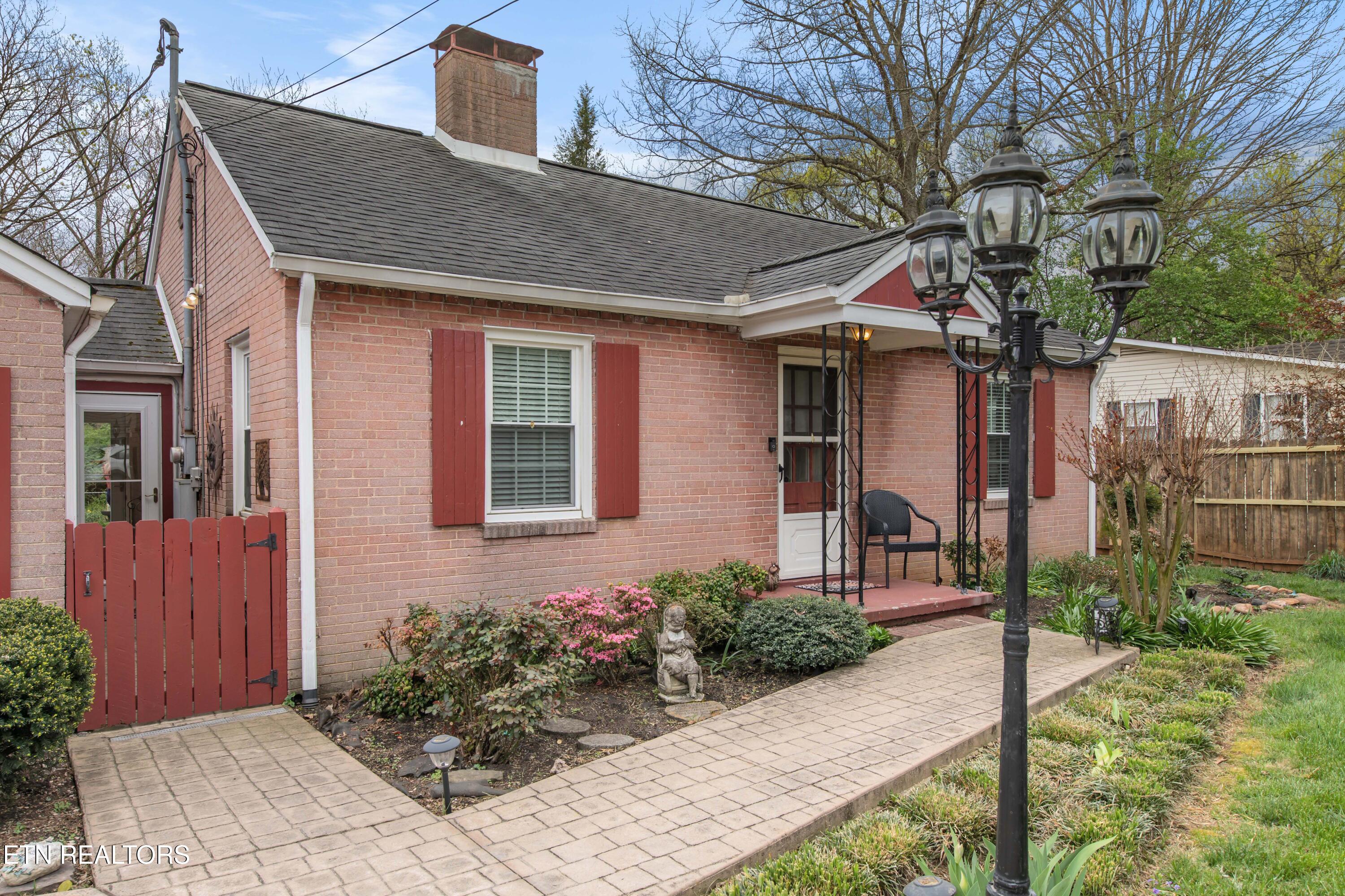 2820 Arbor Place Knoxville TN 37917