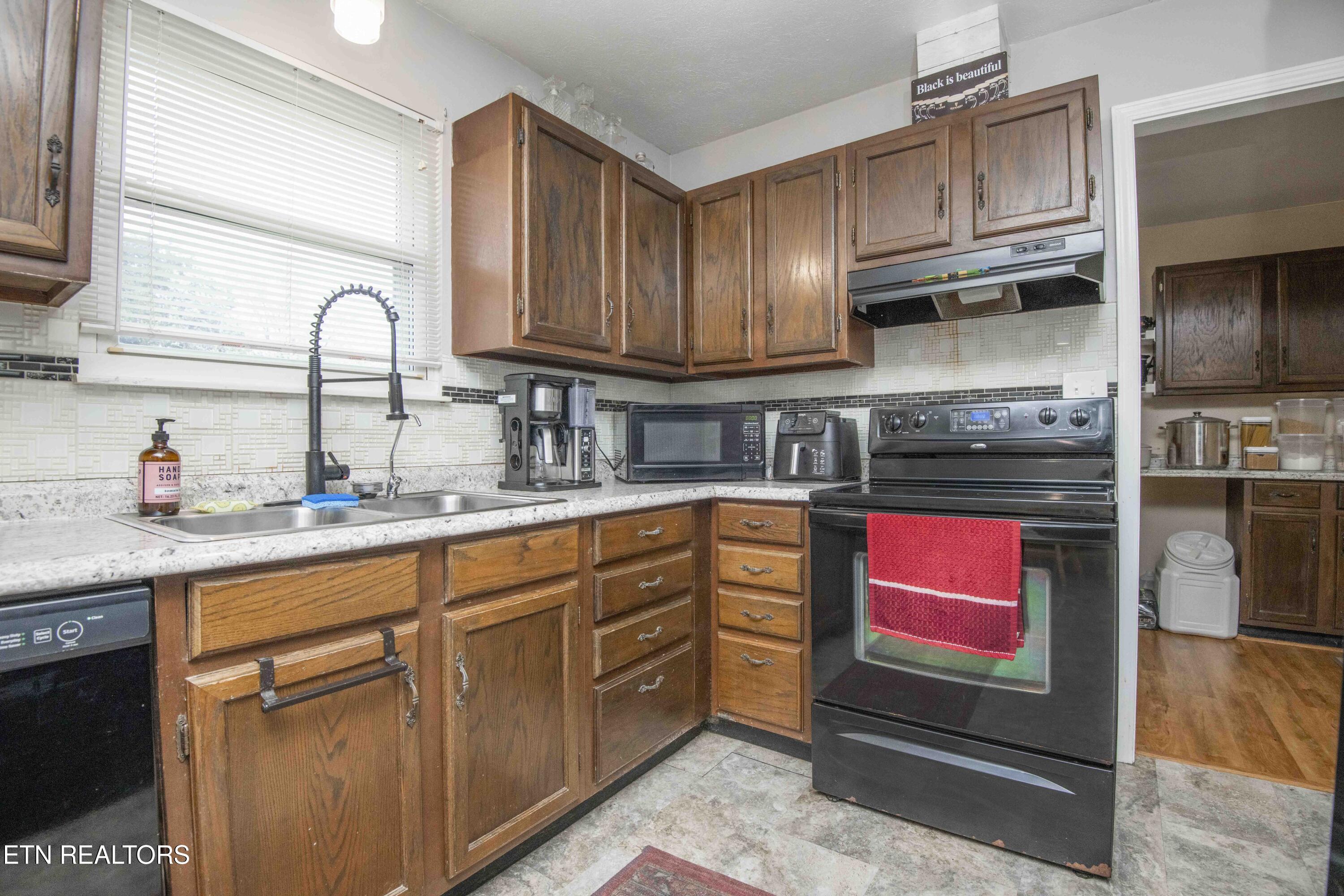 717 Bernard Avenue Rockwood TN 37854