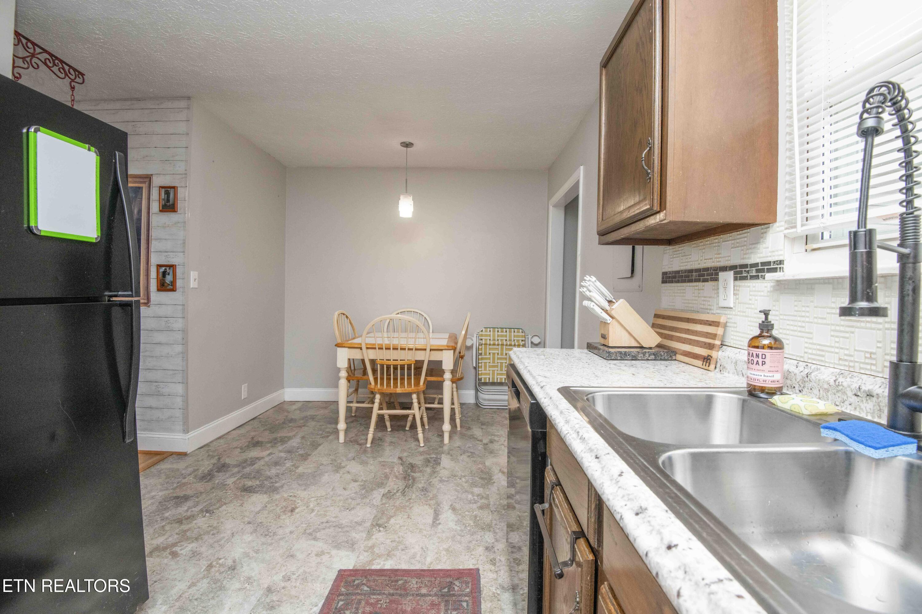 717 Bernard Avenue Rockwood TN 37854
