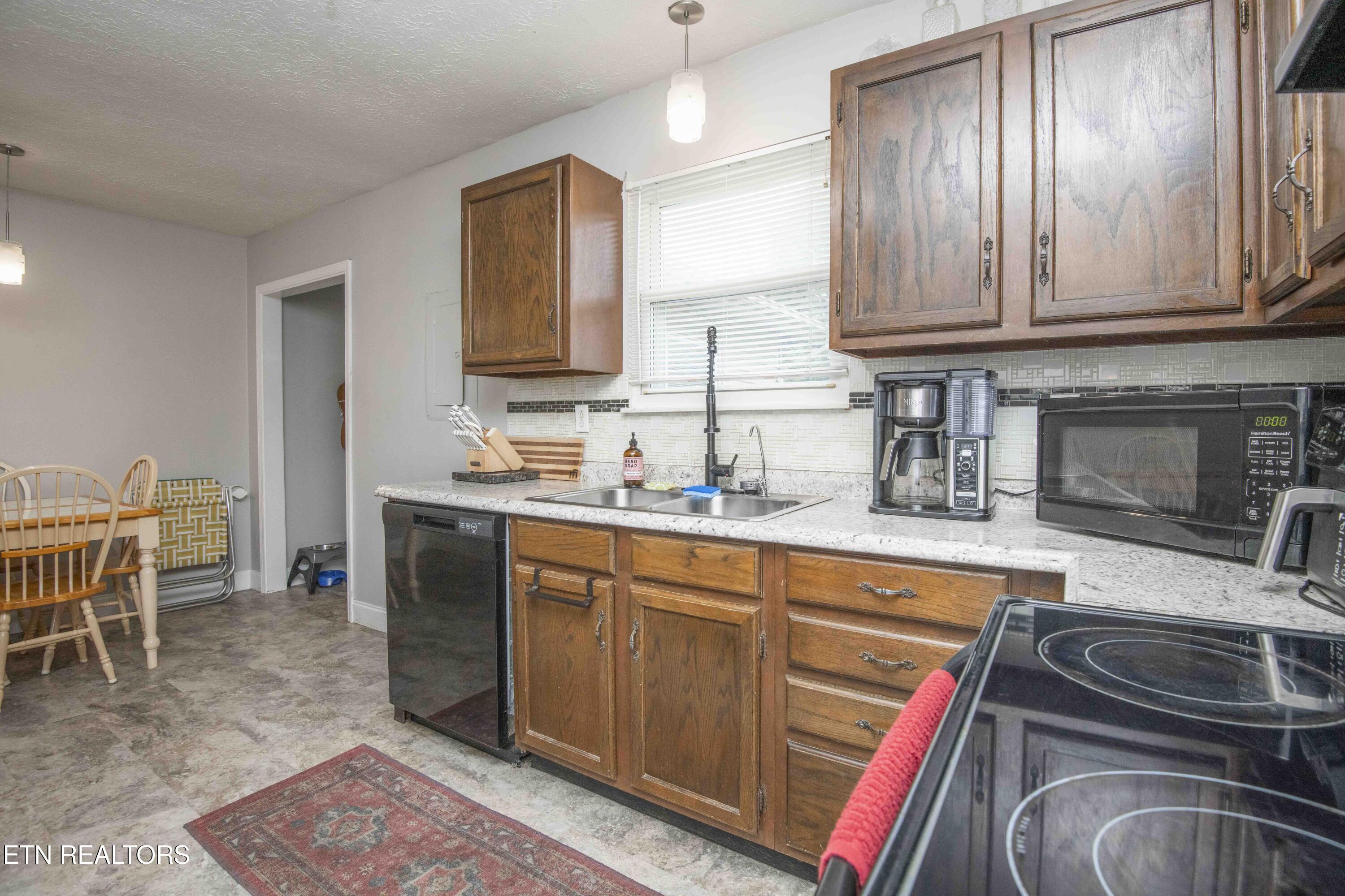 717 Bernard Avenue Rockwood TN 37854