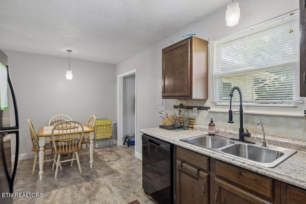 717 Bernard Avenue Rockwood TN 37854