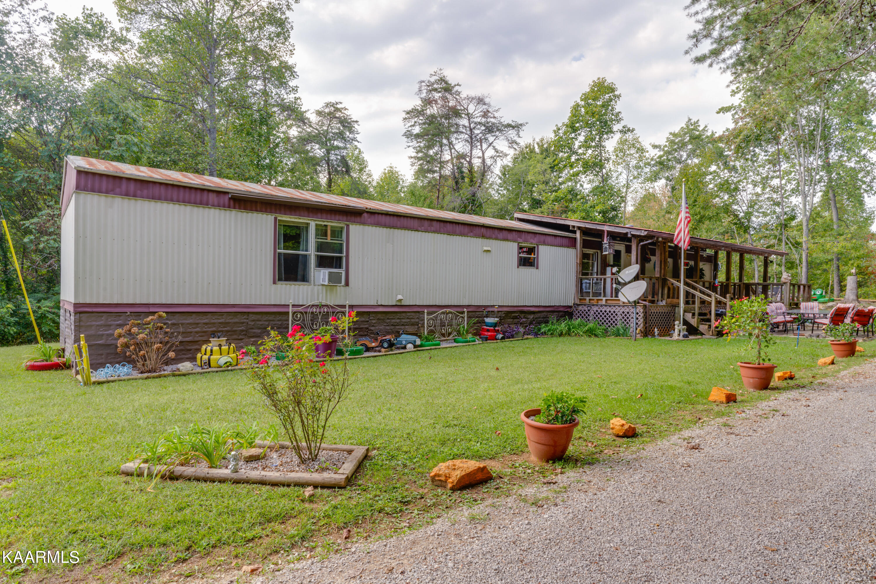 166 Lester Ledbetter Lane Hilham TN 38568