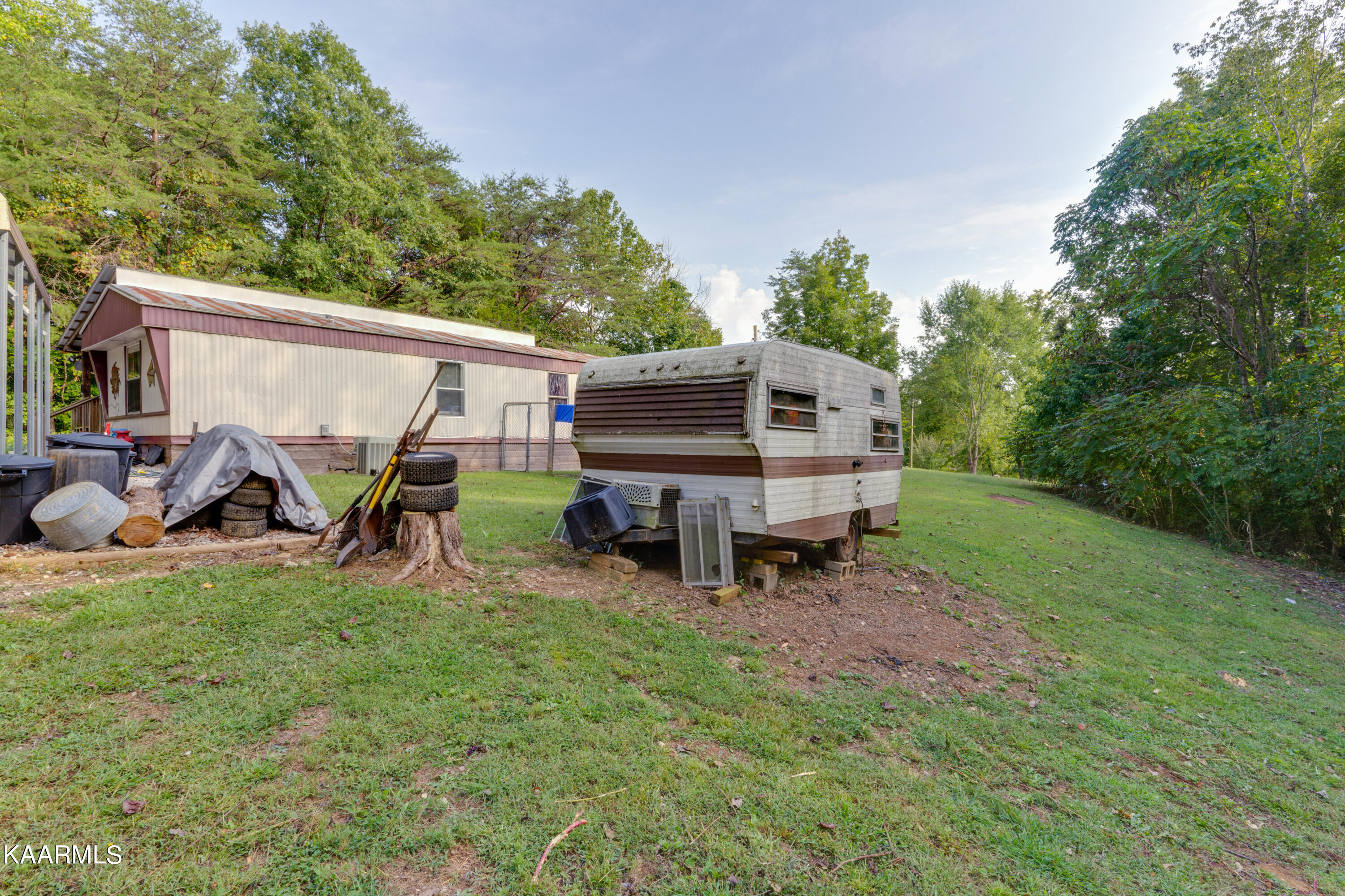 166 Lester Ledbetter Lane Hilham TN 38568