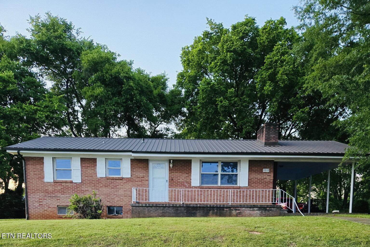 1010 W Morris Street Sweetwater TN 37874