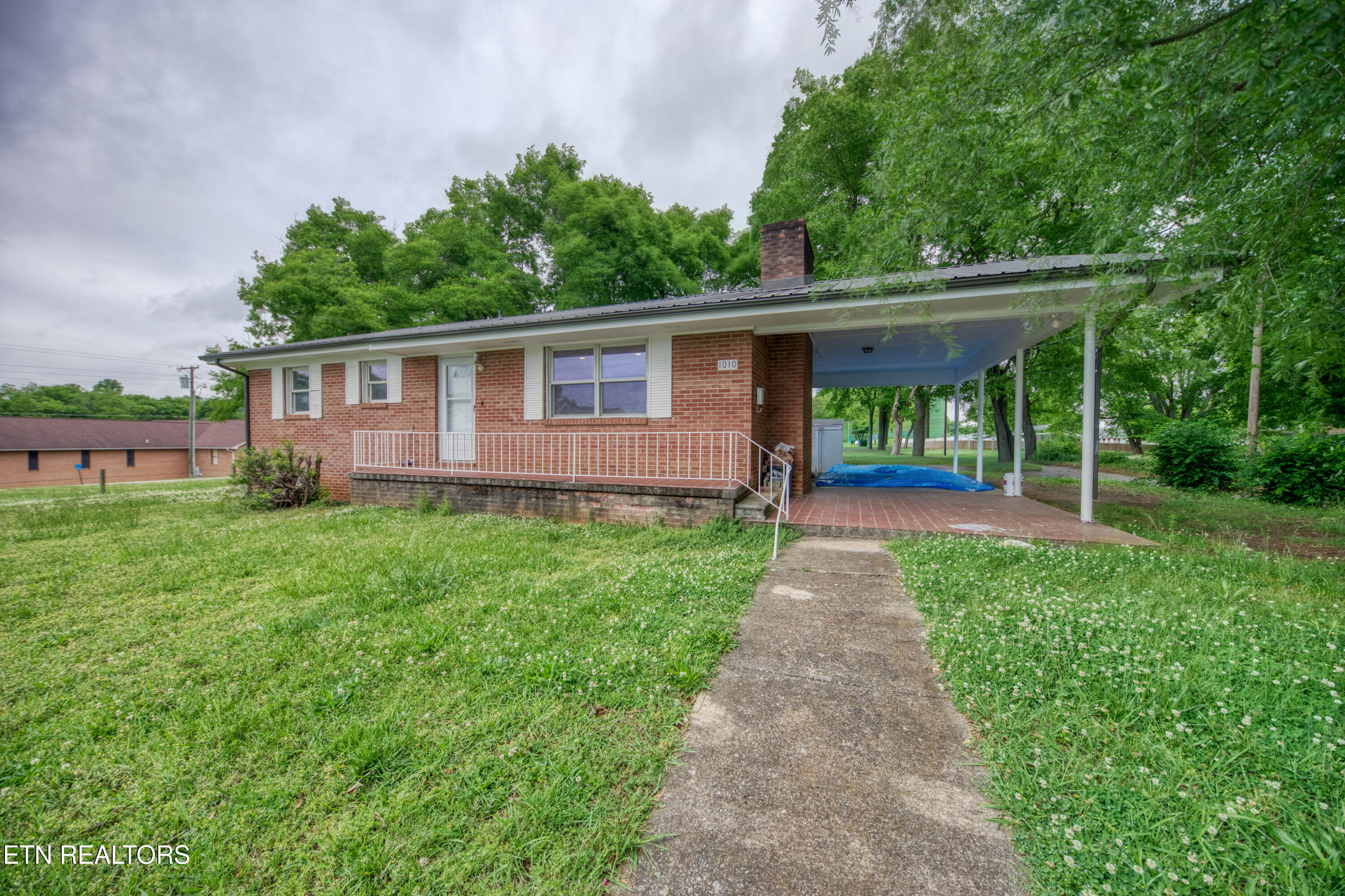 1010 W Morris Street Sweetwater TN 37874