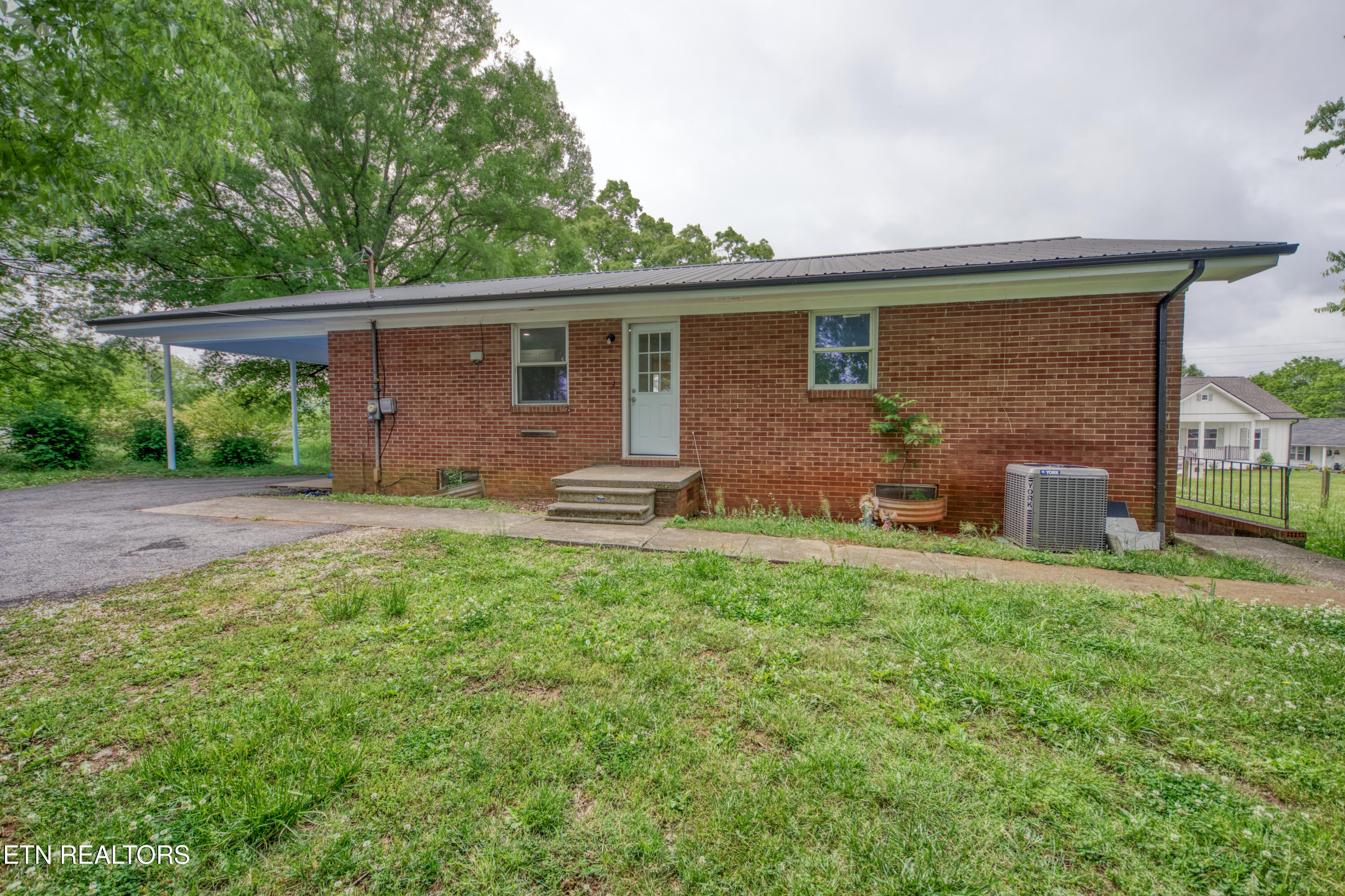 1010 W Morris Street Sweetwater TN 37874