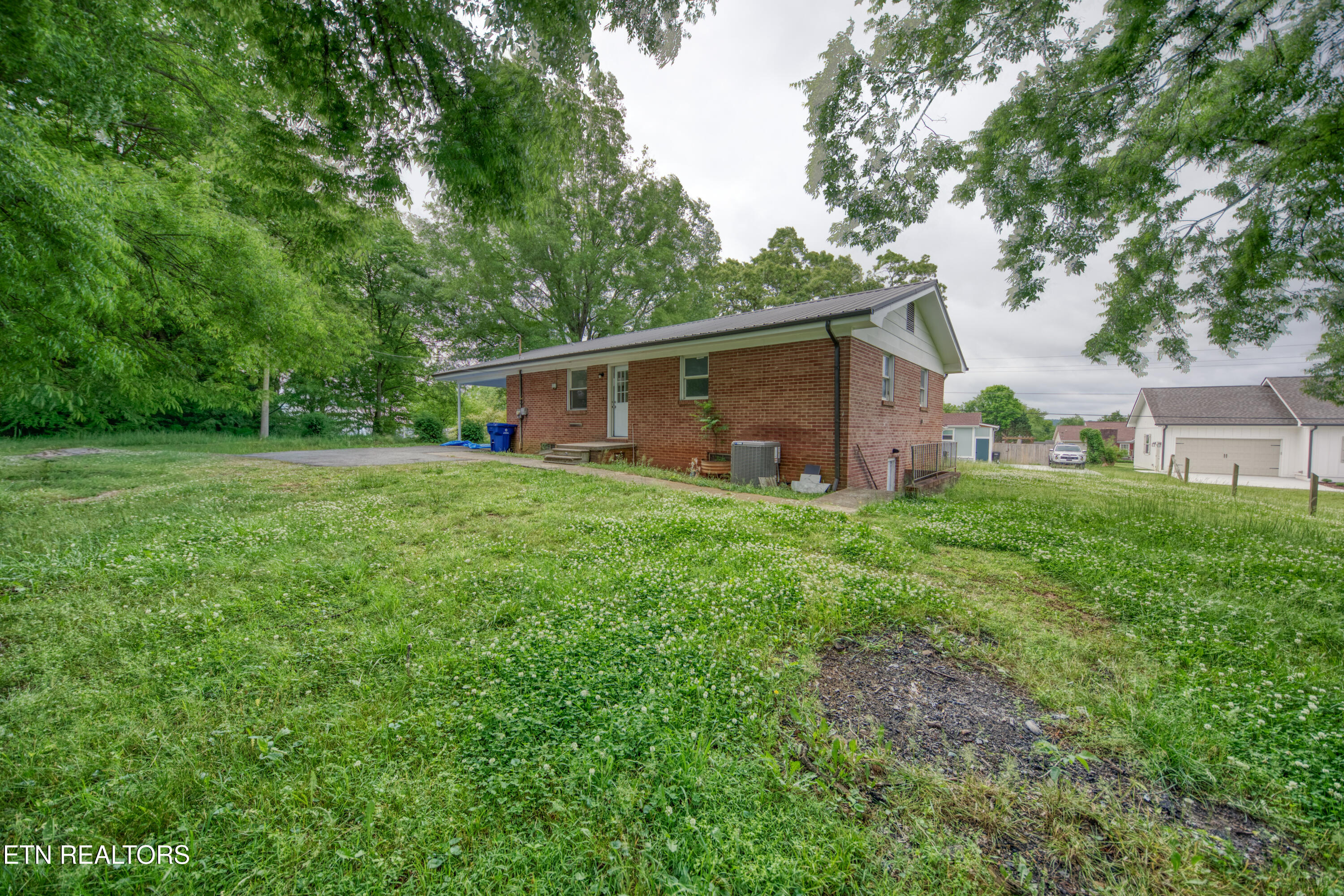 1010 W Morris Street Sweetwater TN 37874