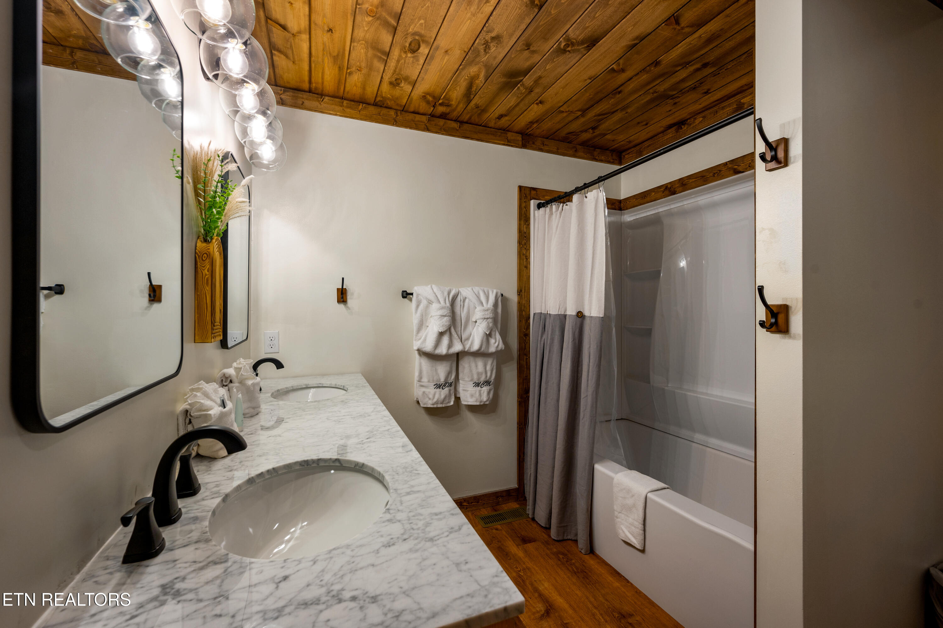 835 Lee Circle Pigeon Forge TN 37862