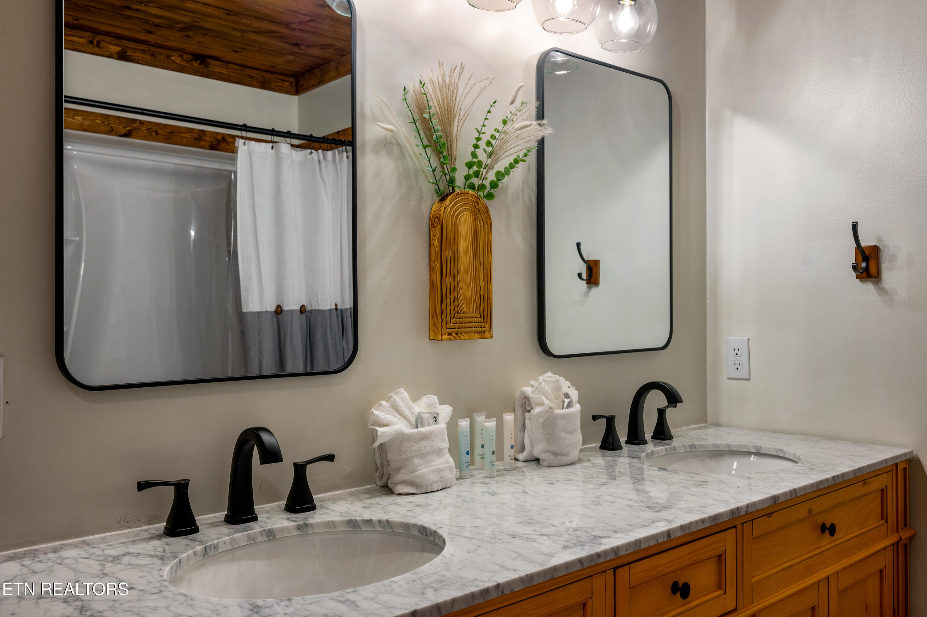 835 Lee Circle Pigeon Forge TN 37862