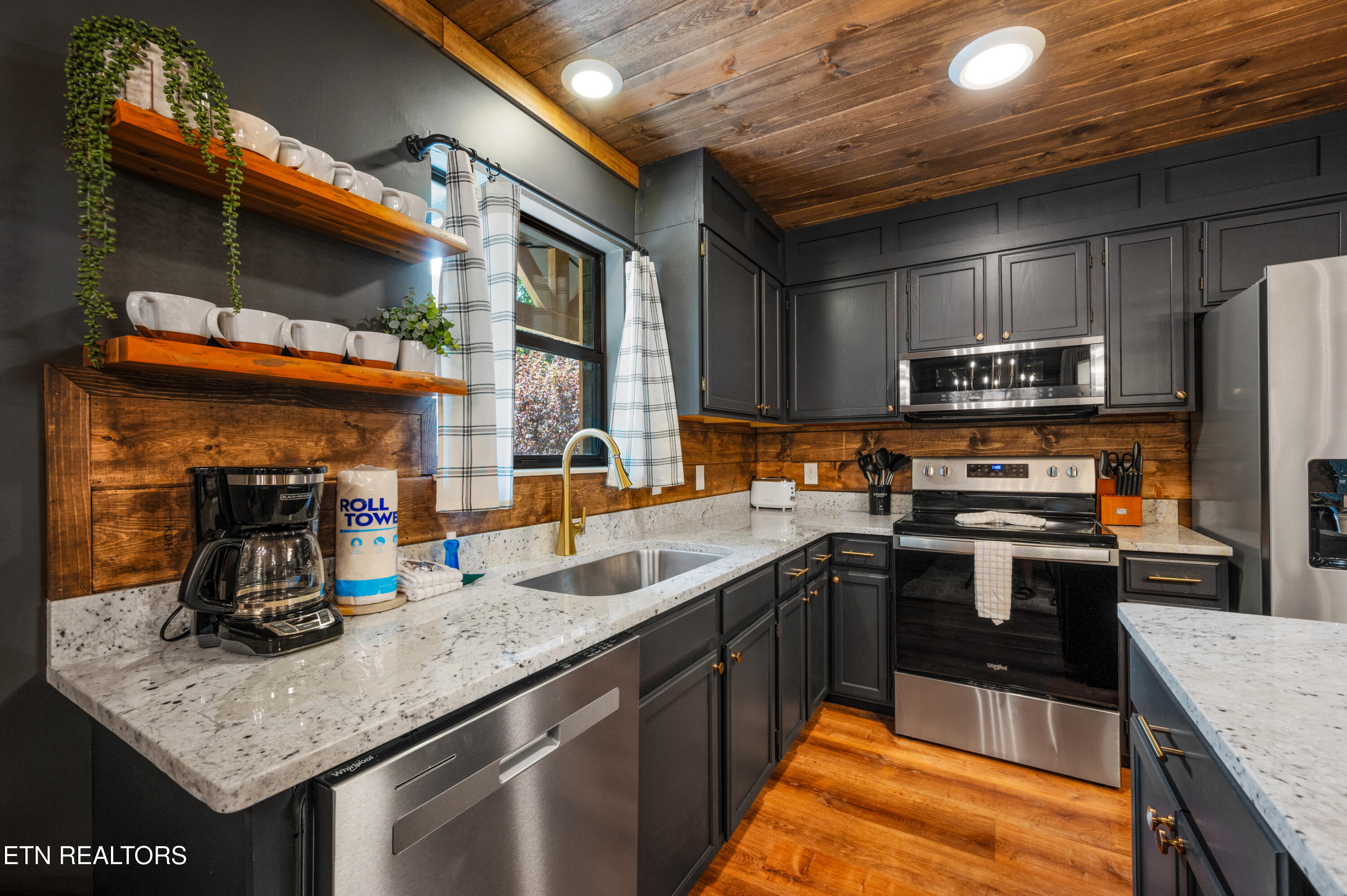 835 Lee Circle Pigeon Forge TN 37862