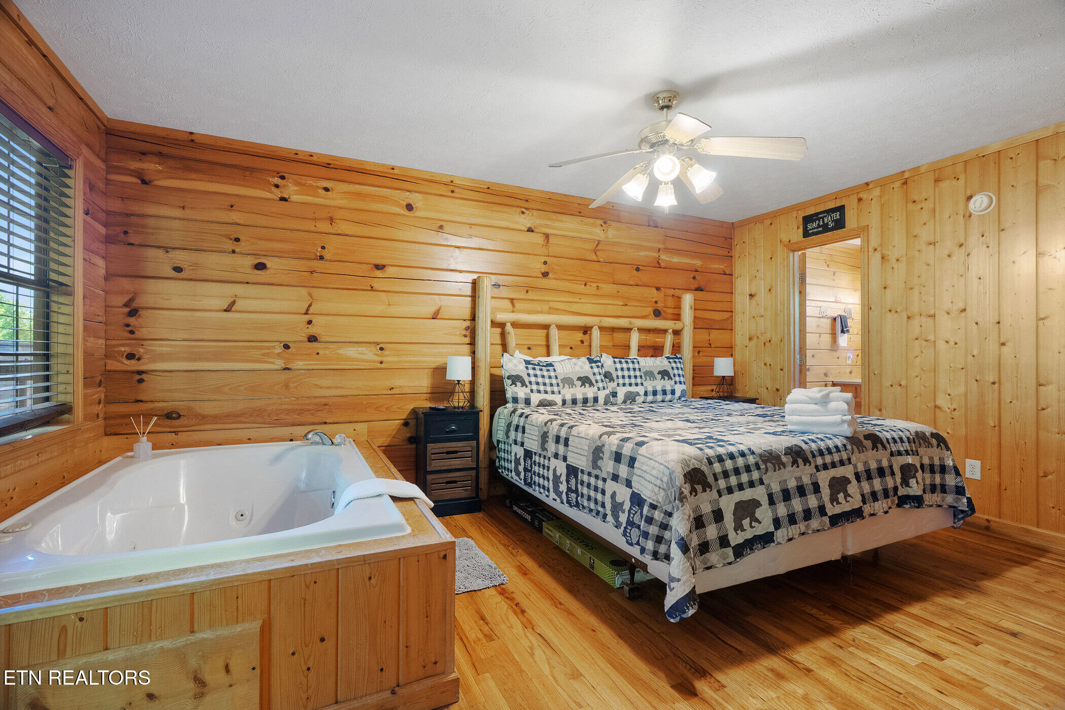 1538 Bears Den Way Sevierville TN 37862