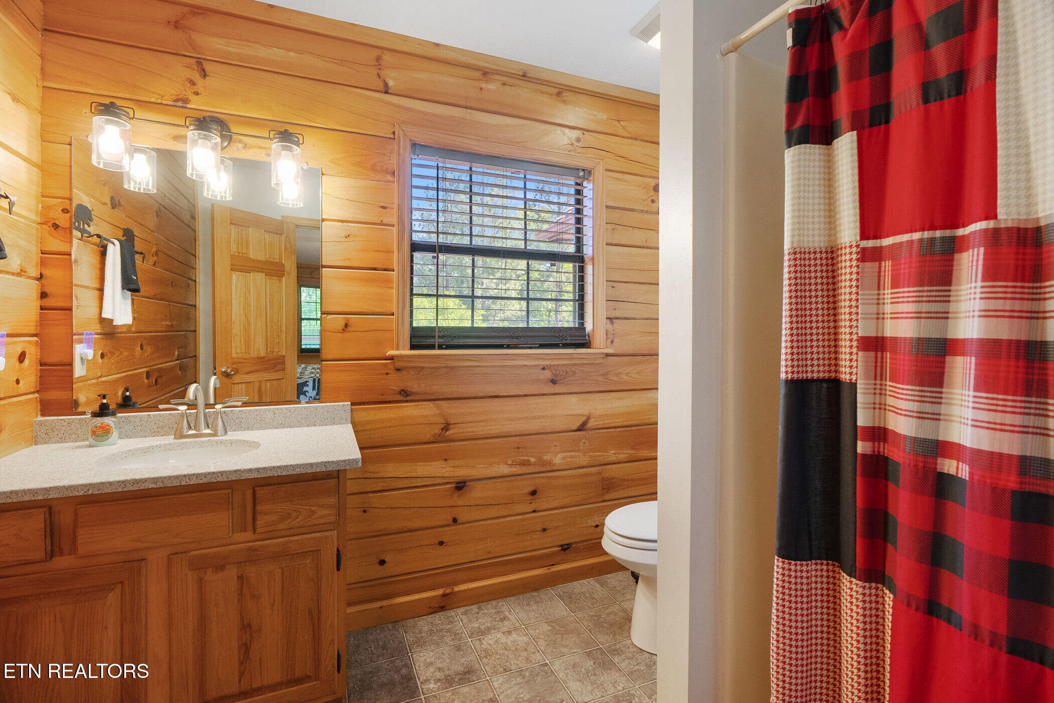 1538 Bears Den Way Sevierville TN 37862