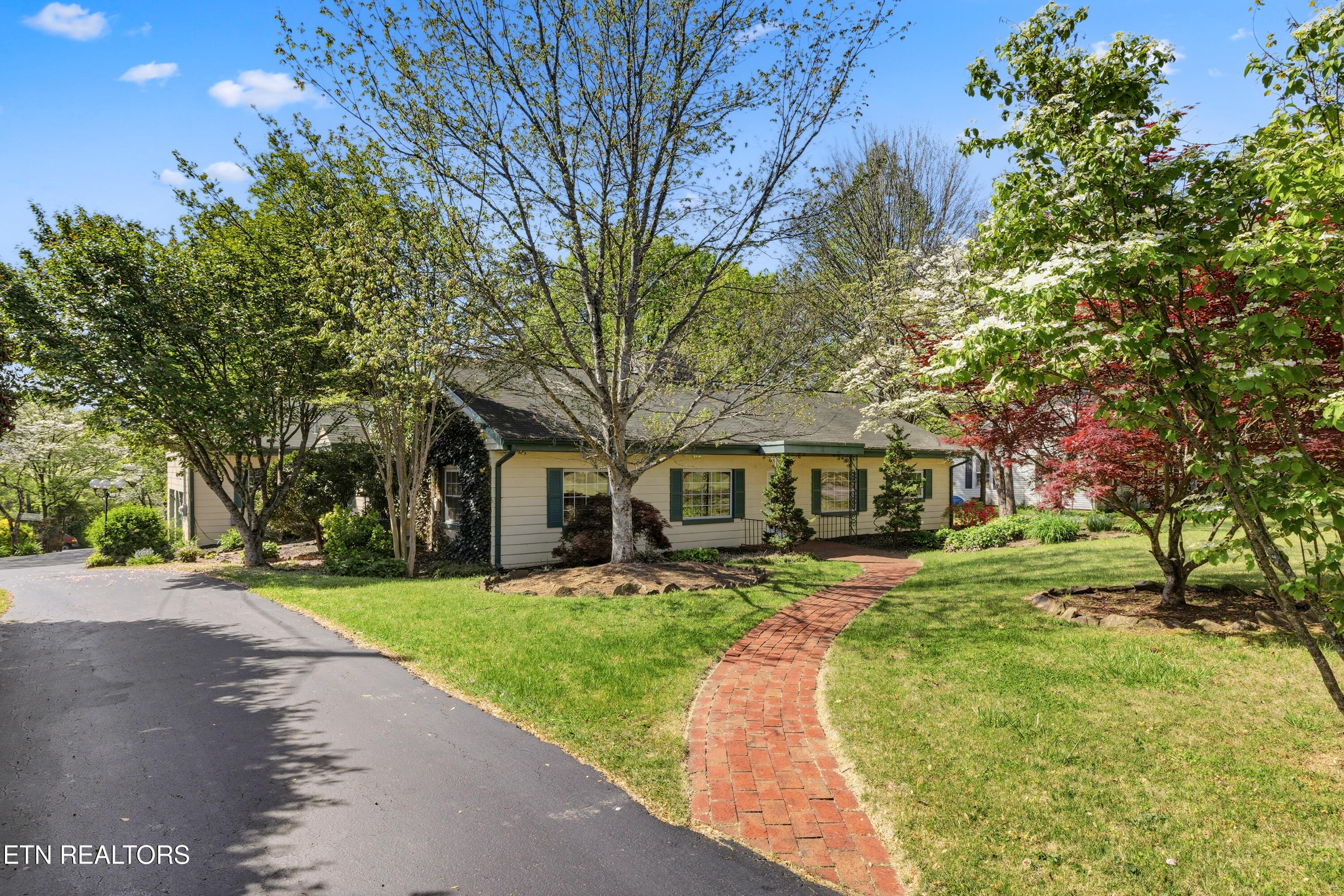 2008 Cedar Lane Knoxville TN 37918