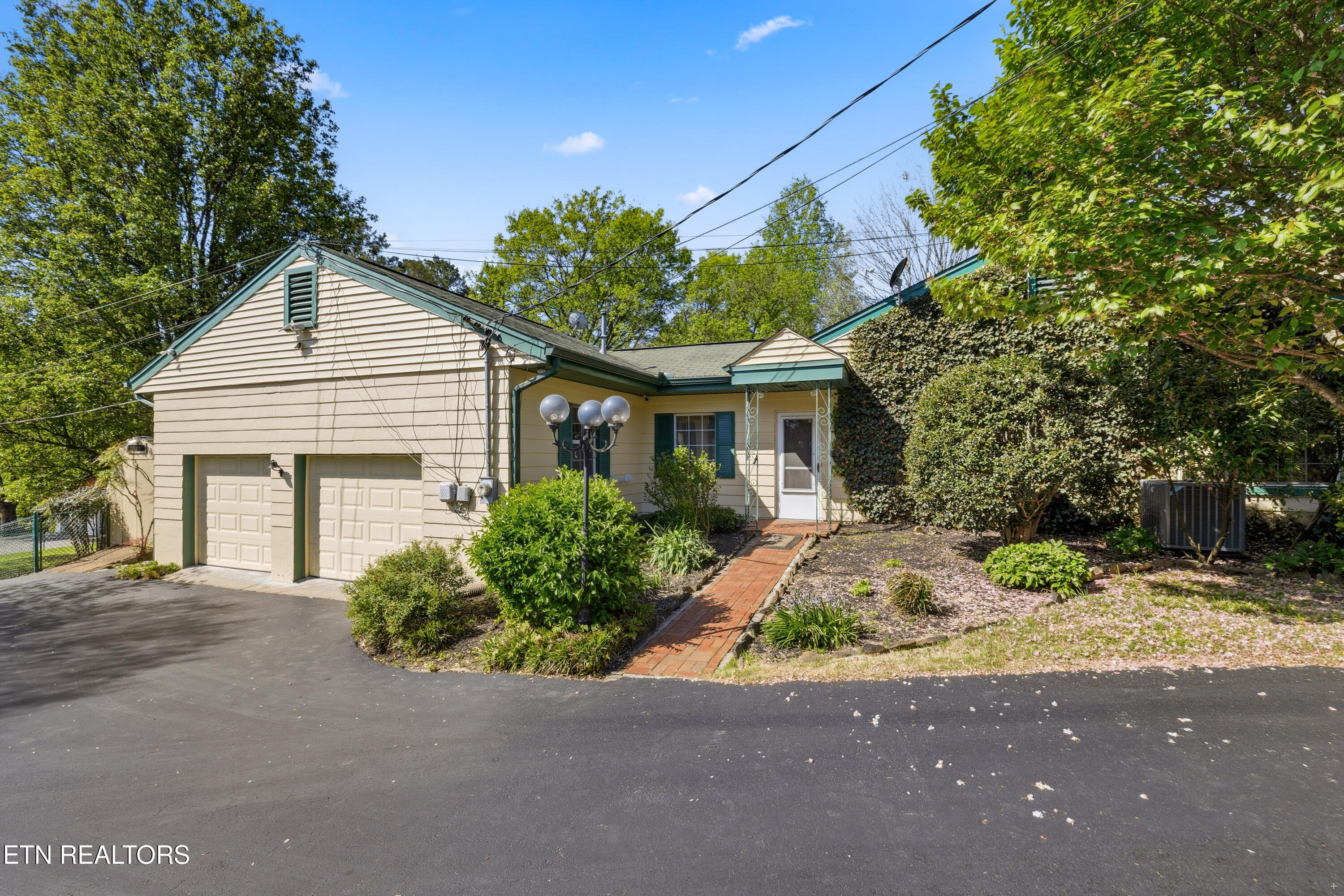 2008 Cedar Lane Knoxville TN 37918