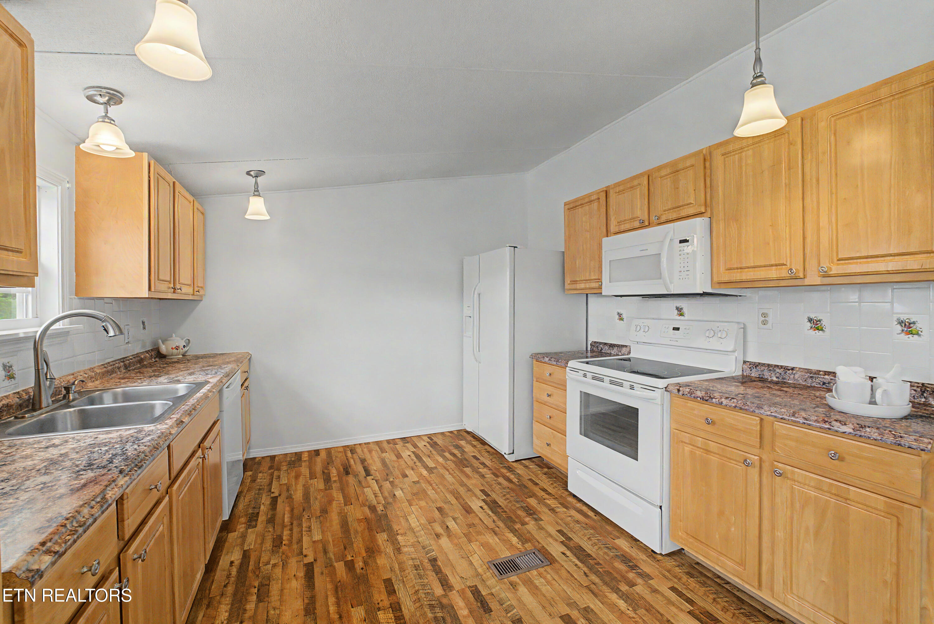 1561 Niles Ferry Road Madisonville TN 37354