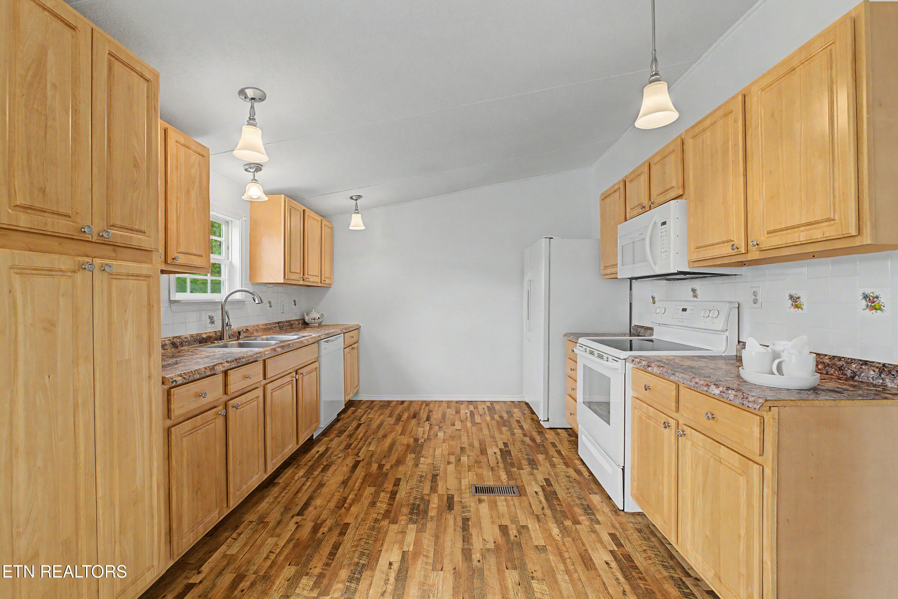 1561 Niles Ferry Road Madisonville TN 37354
