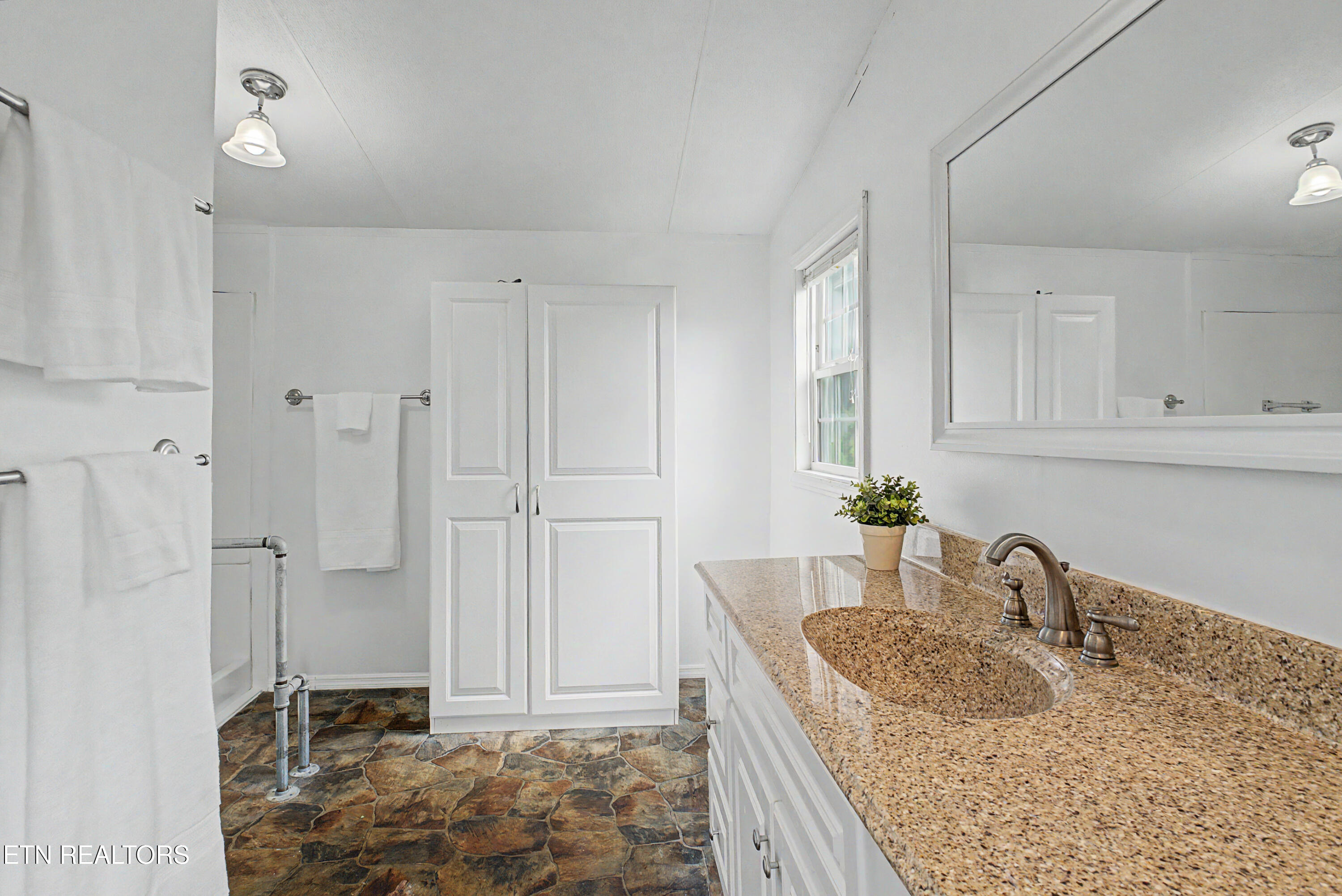1561 Niles Ferry Road Madisonville TN 37354