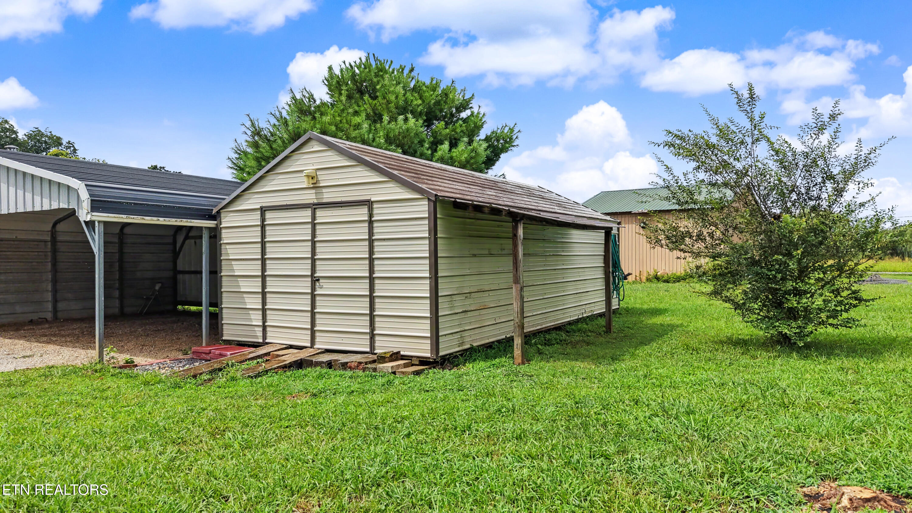 1561 Niles Ferry Road Madisonville TN 37354
