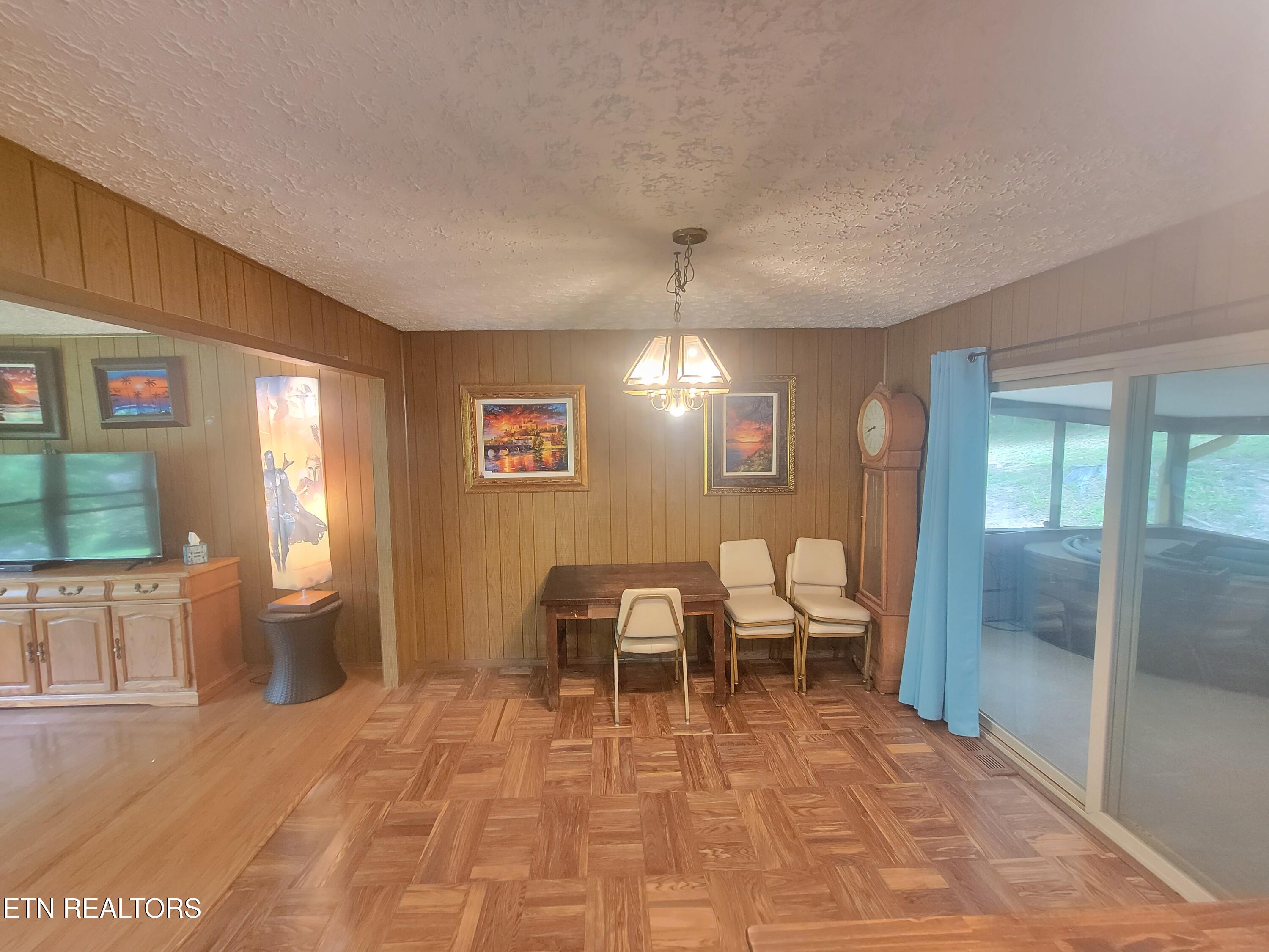572 S Lake Drive Oneida TN 37841