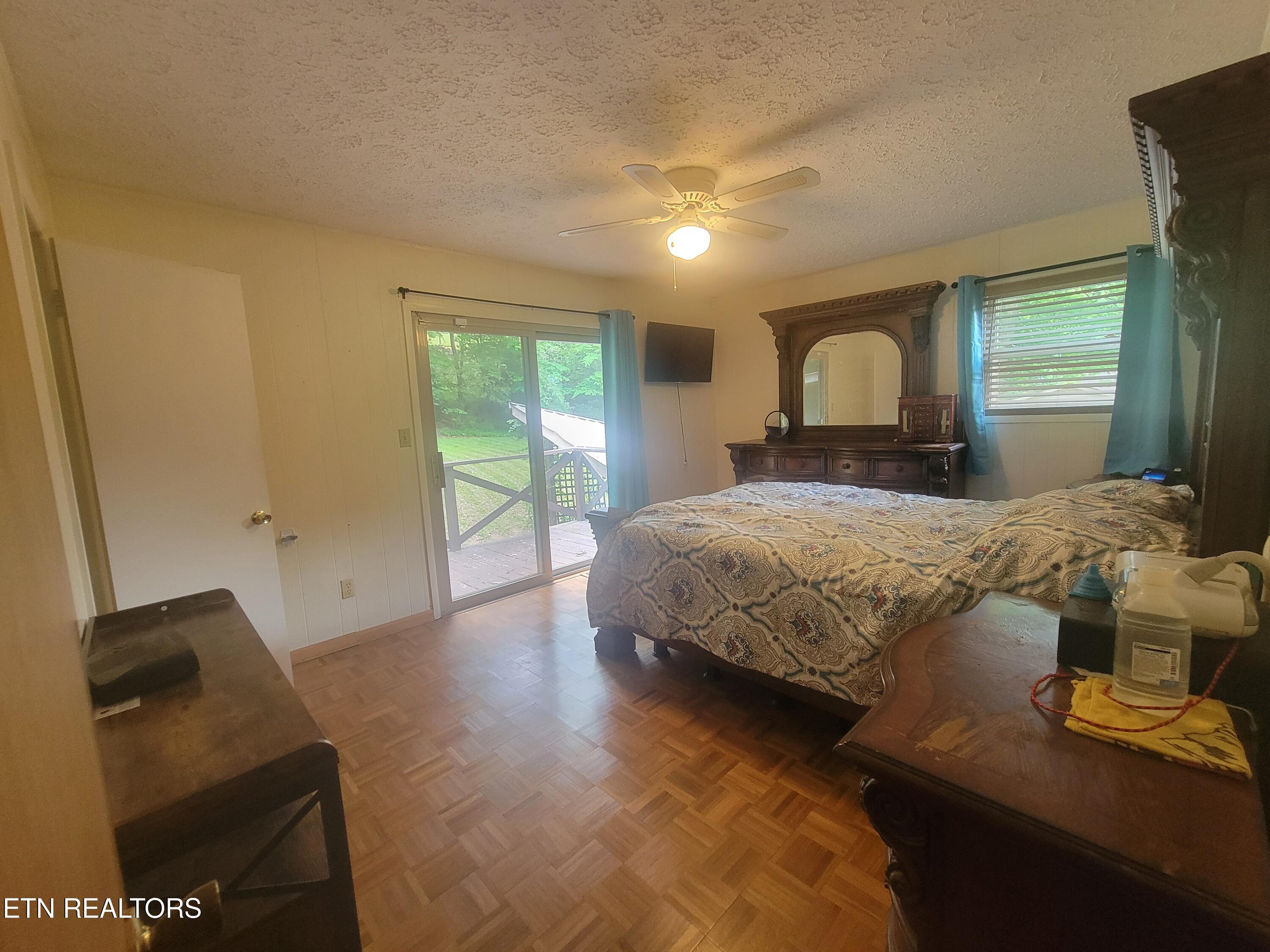 572 S Lake Drive Oneida TN 37841