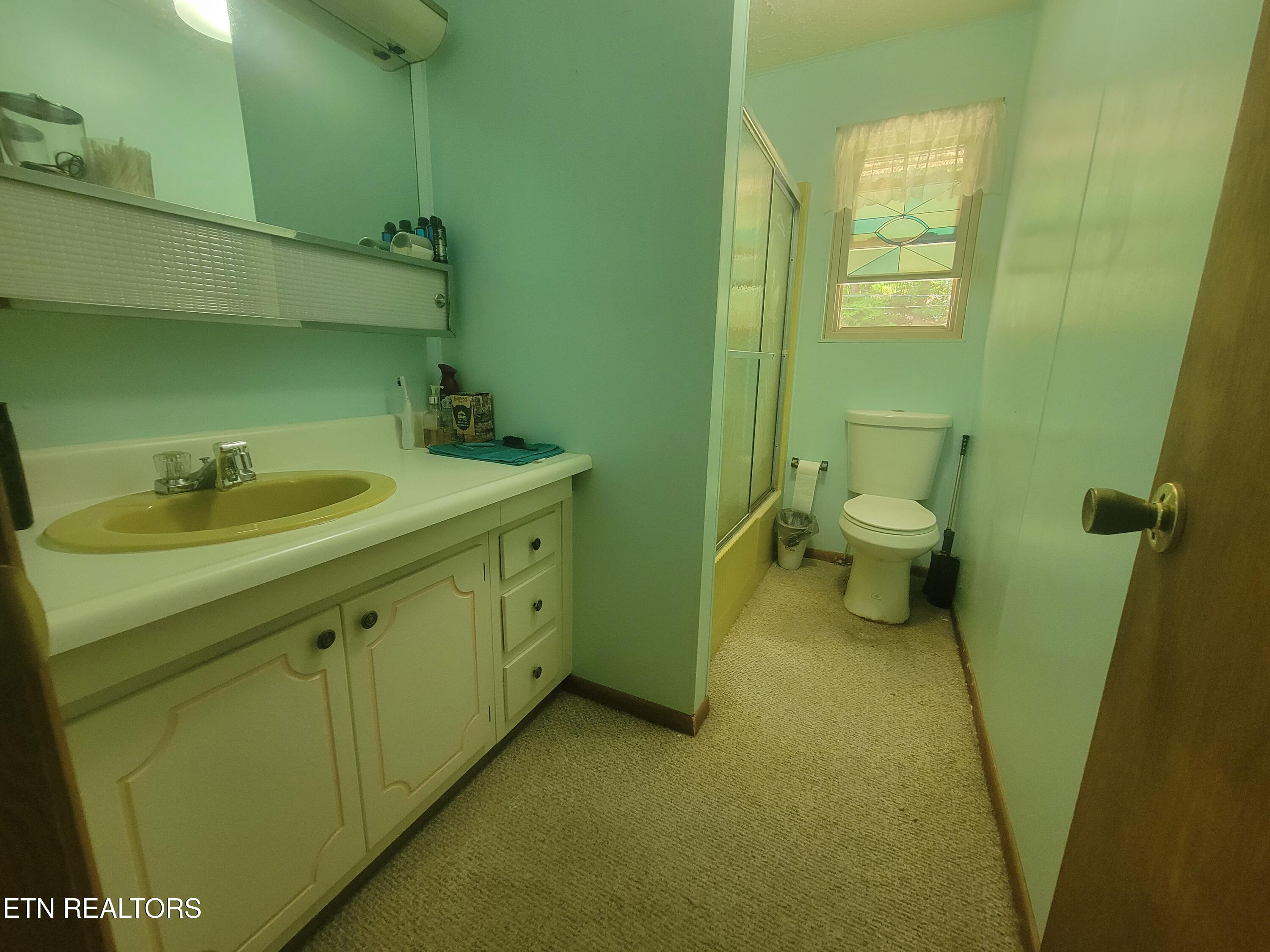 572 S Lake Drive Oneida TN 37841