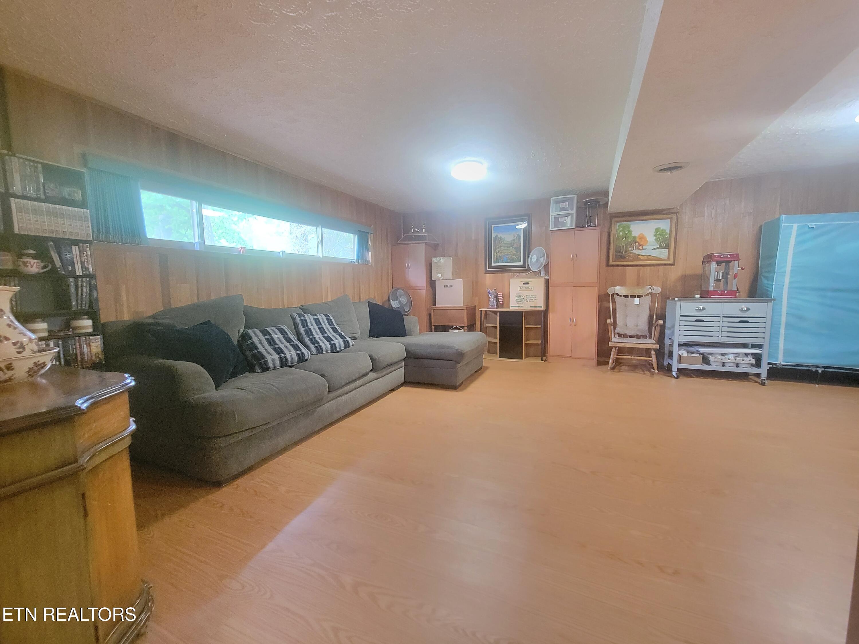 572 S Lake Drive Oneida TN 37841