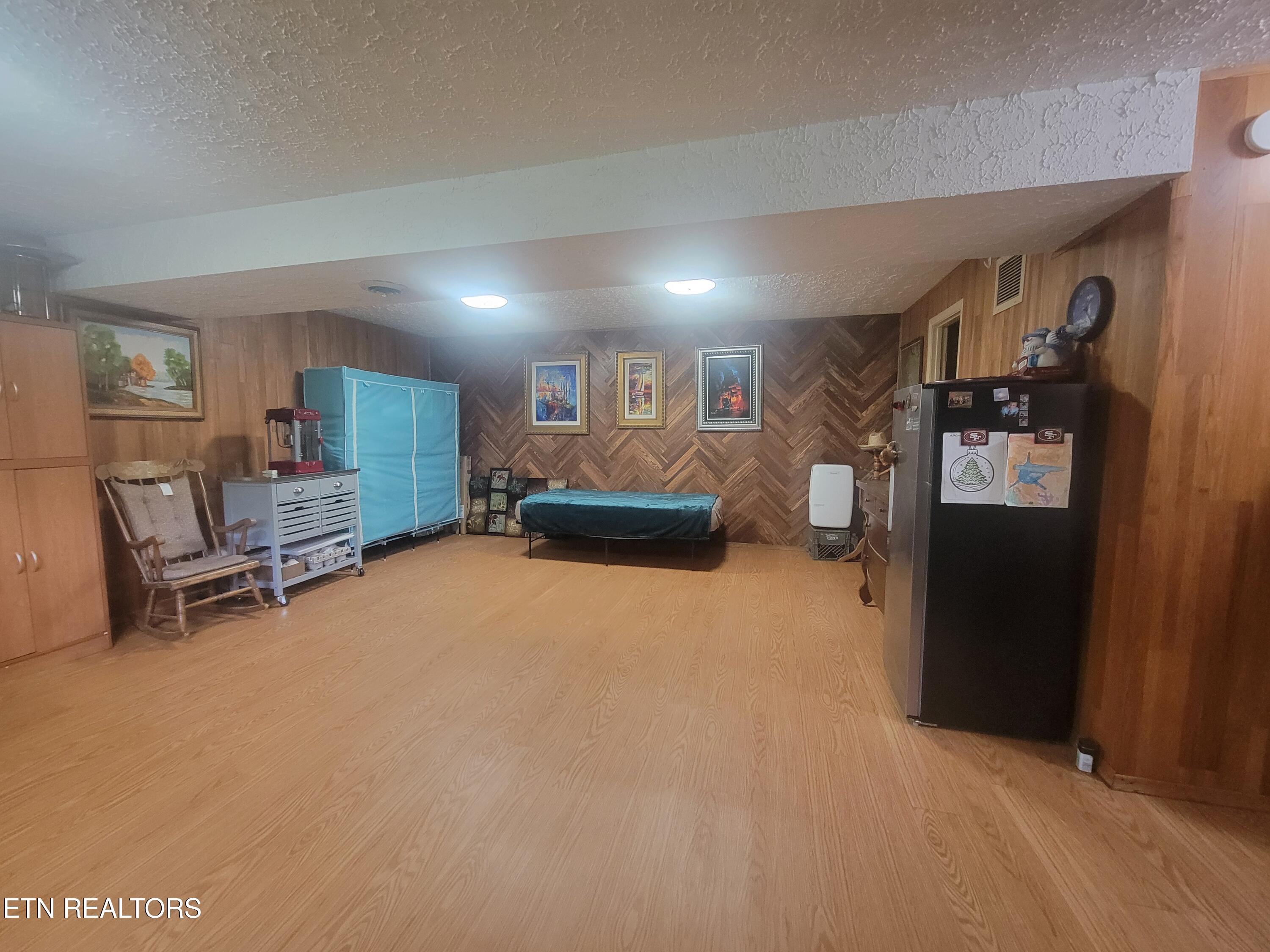 572 S Lake Drive Oneida TN 37841