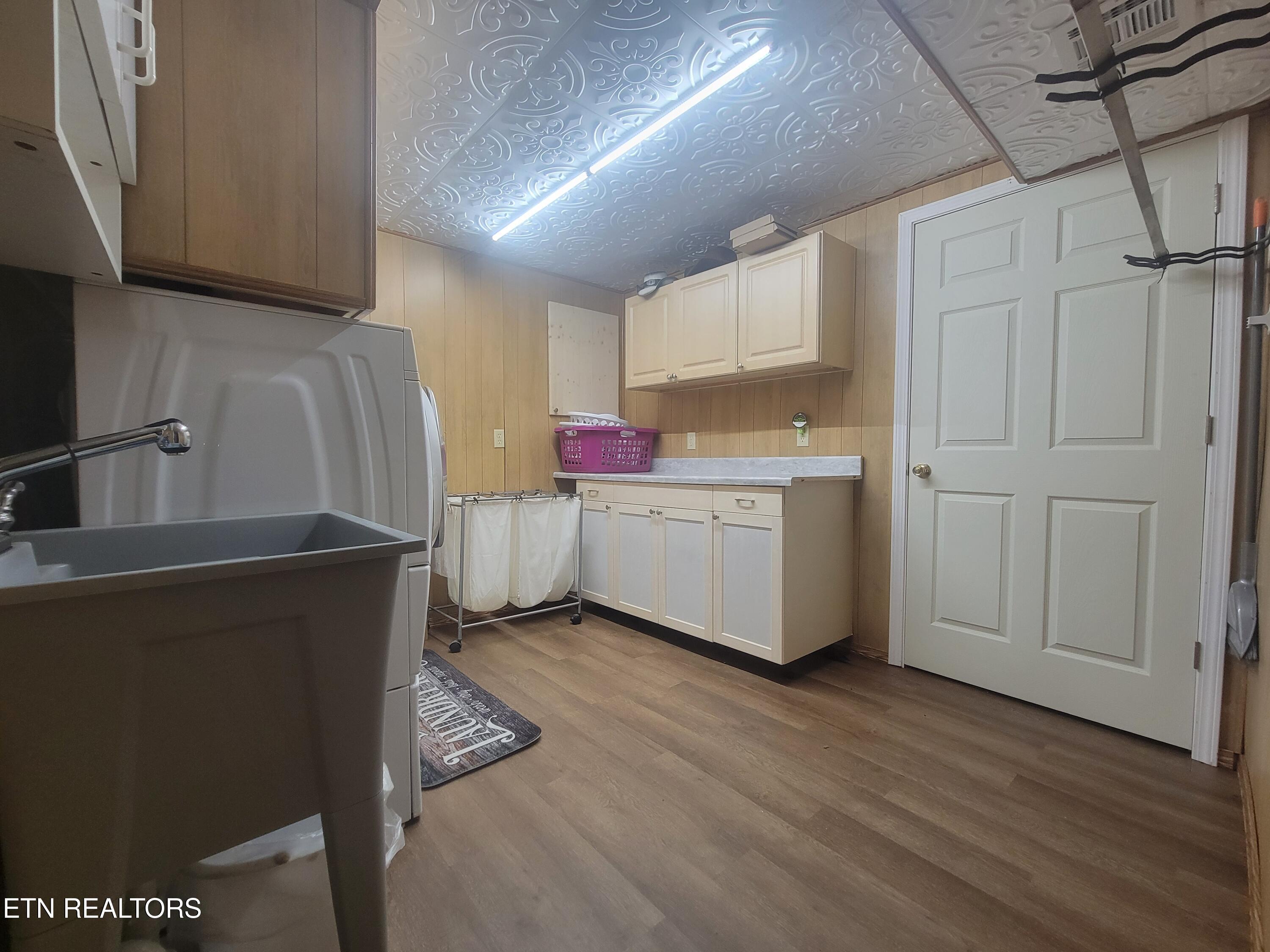 572 S Lake Drive Oneida TN 37841