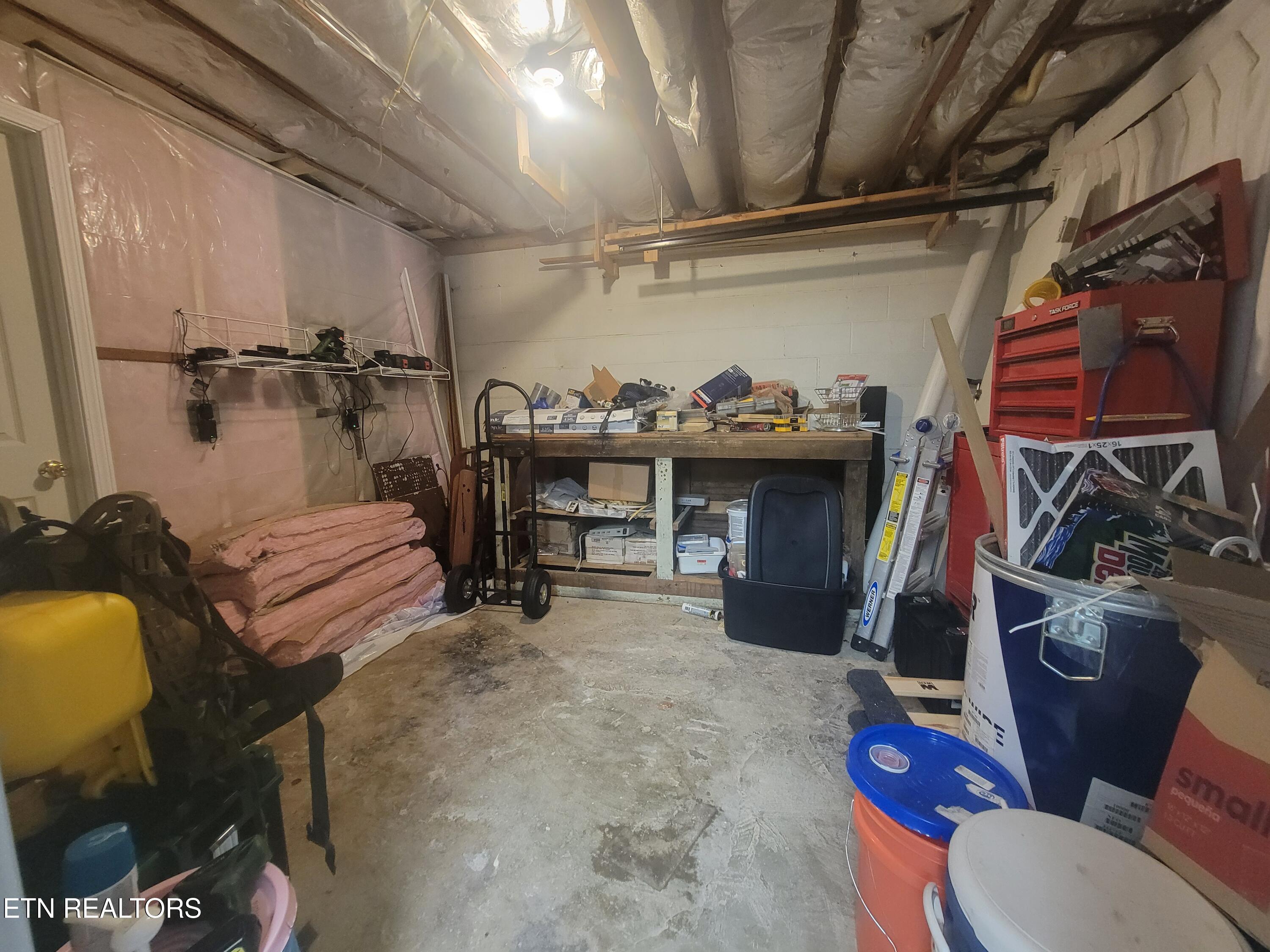 572 S Lake Drive Oneida TN 37841
