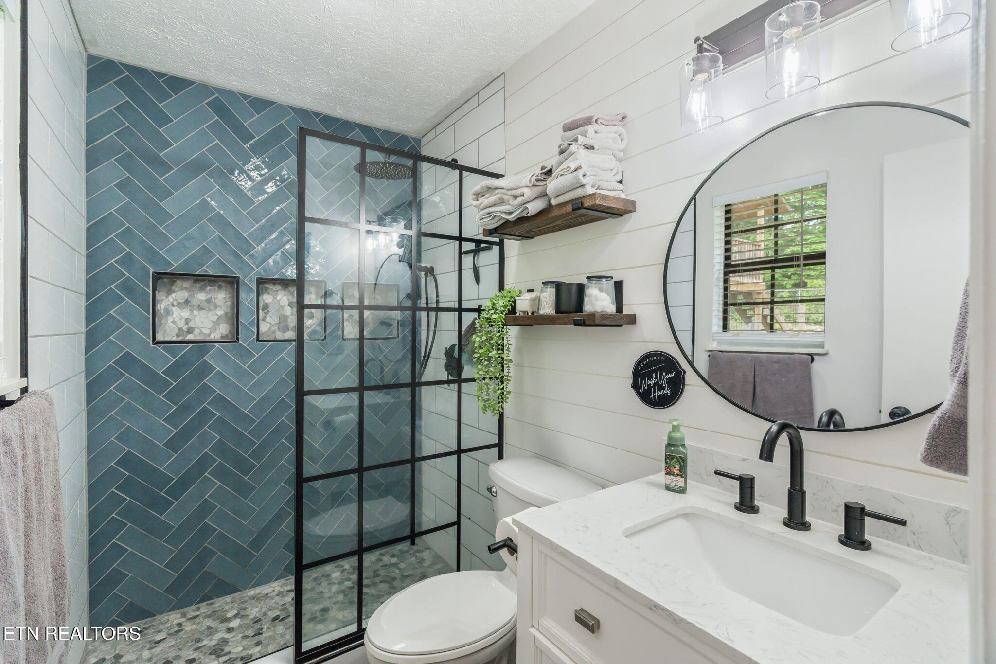 124 Pheasant Road Clinton TN 37716