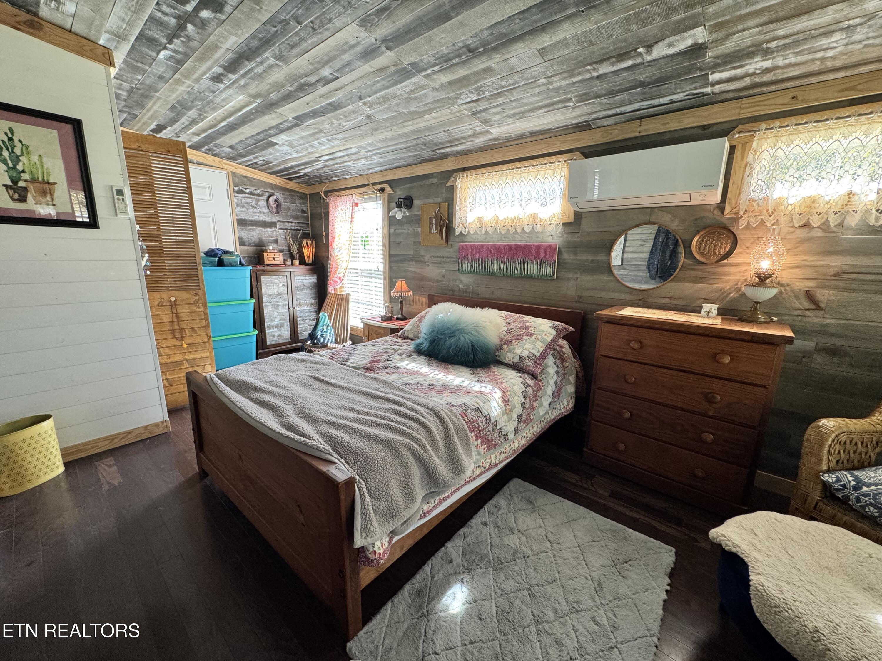 28 Cottage Street Crossville TN 38571