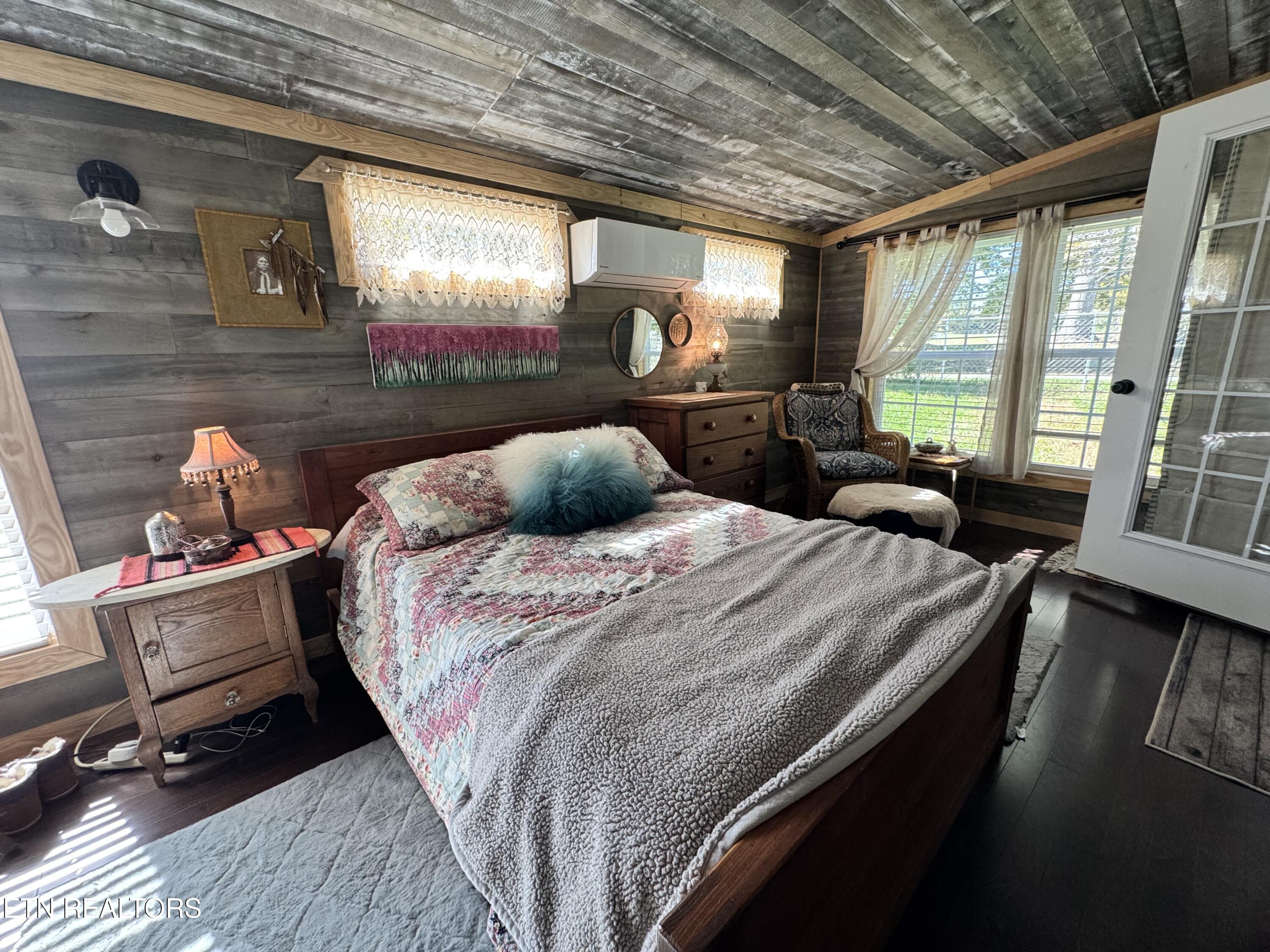 28 Cottage Street Crossville TN 38571