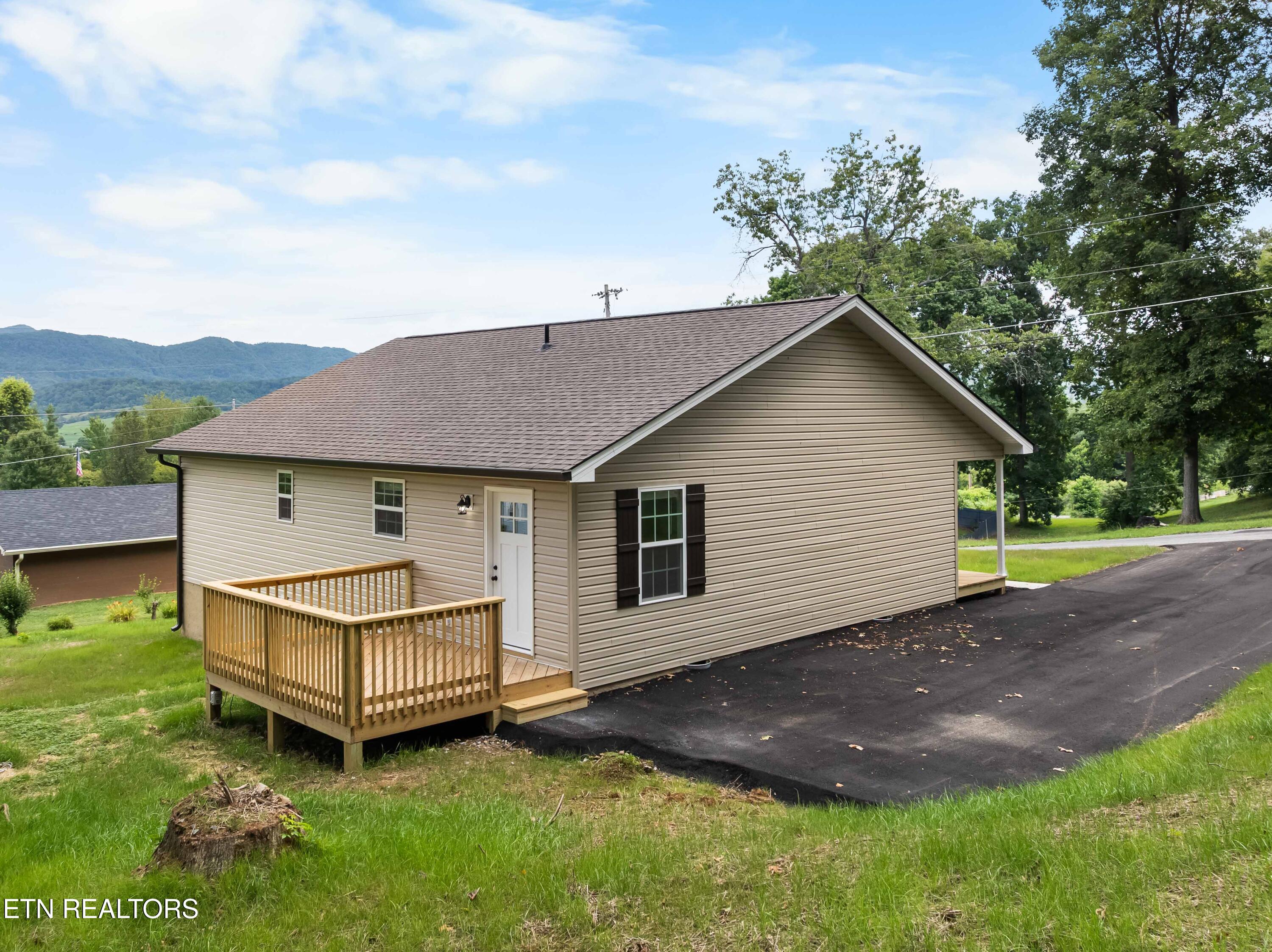 391 Summit Drive Speedwell TN 37870