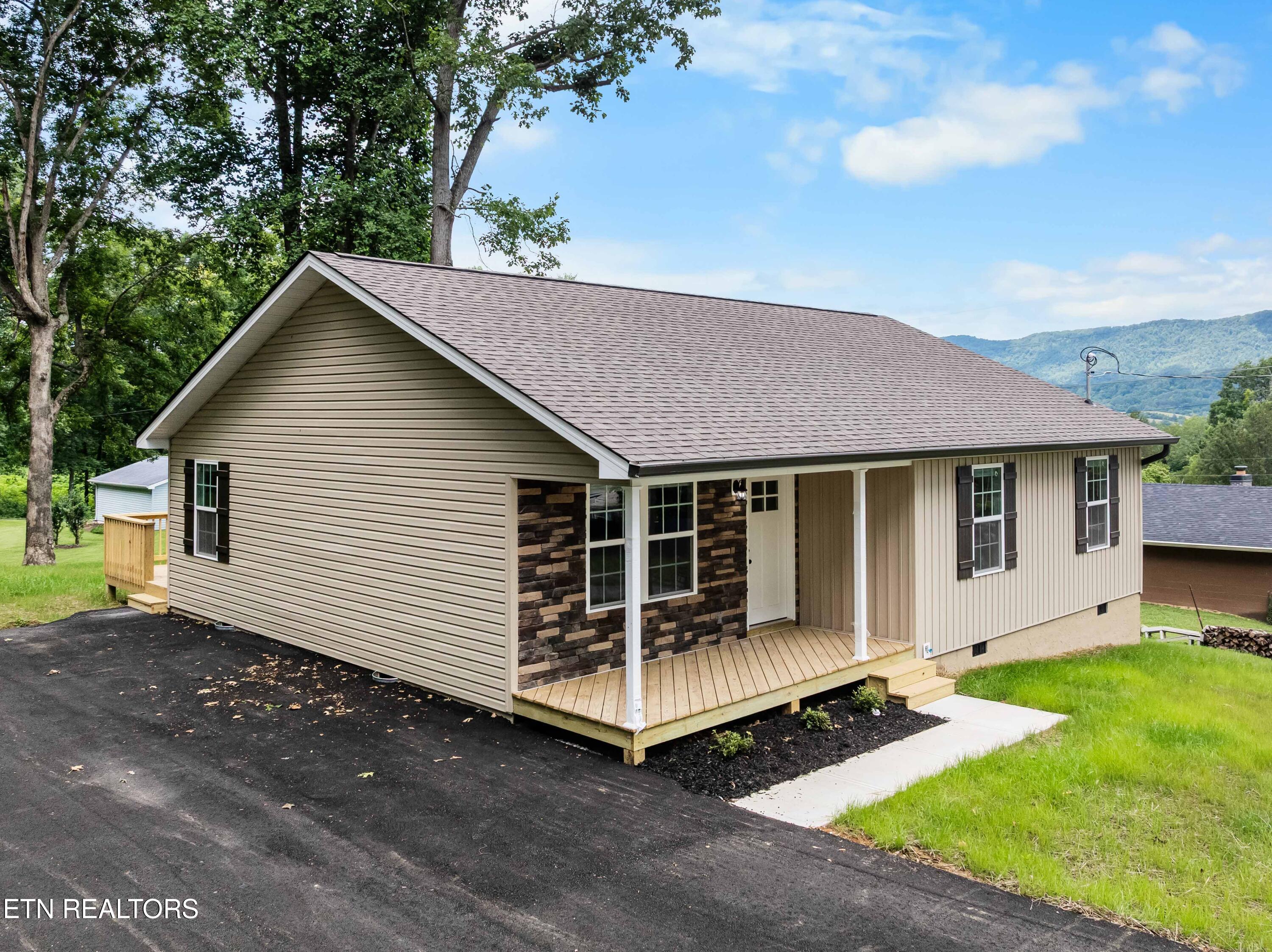391 Summit Drive Speedwell TN 37870