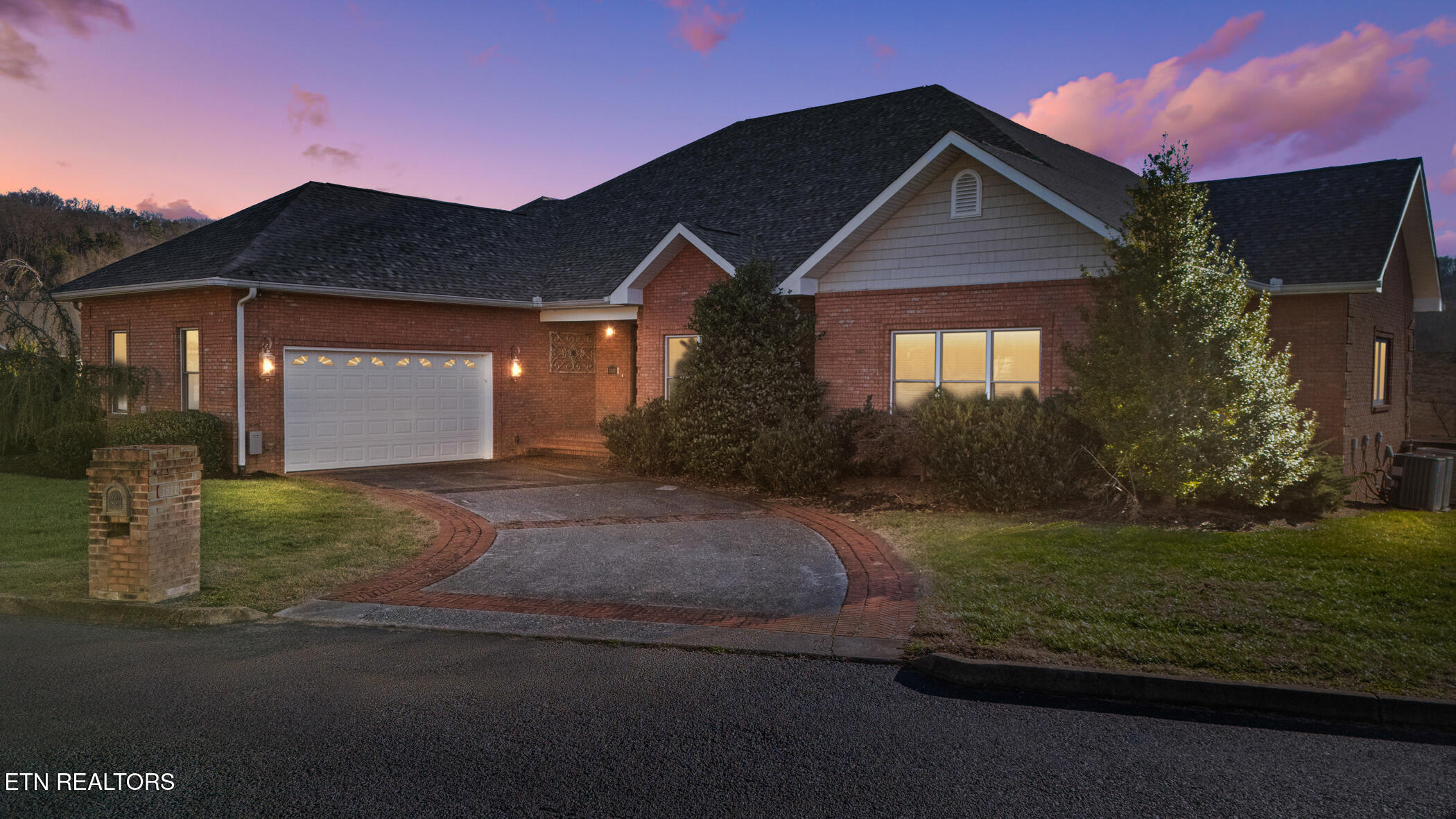 1811 Jordans Creek Way Sevierville TN 37876