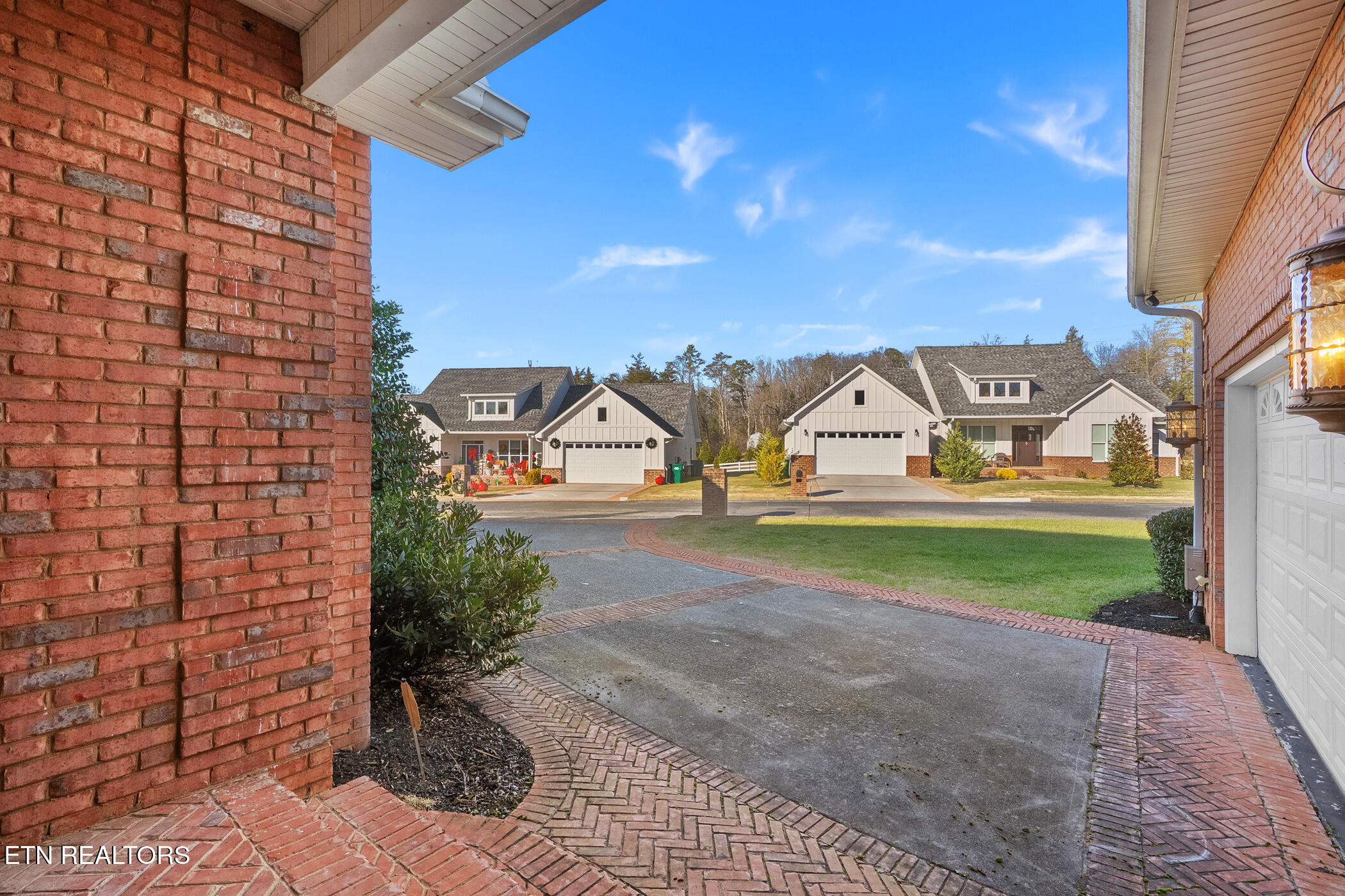 1811 Jordans Creek Way Sevierville TN 37876